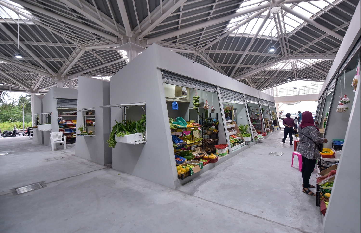 ހުޅުމާލެ: އޮކްޓޯބަރު 21، 2019: ހުޅުމާލެ ފެރީ ޓާމިނަލް ކައިރީގައި ހަދާފައިވާ "ހުޅުމާލެ ރަށު މާރުކޭޓު" ހުޅުވުން: މިއީ ރާއްޖޭގައި މިހާތަނަށް ހަދާފައިވާ އެންމެ ރީތި އެންމެ ޒަމާނީ މާރުކޭޓު.-- ފޮޓޯތައް: ހުސެން ވަހީދު /މިހާރު