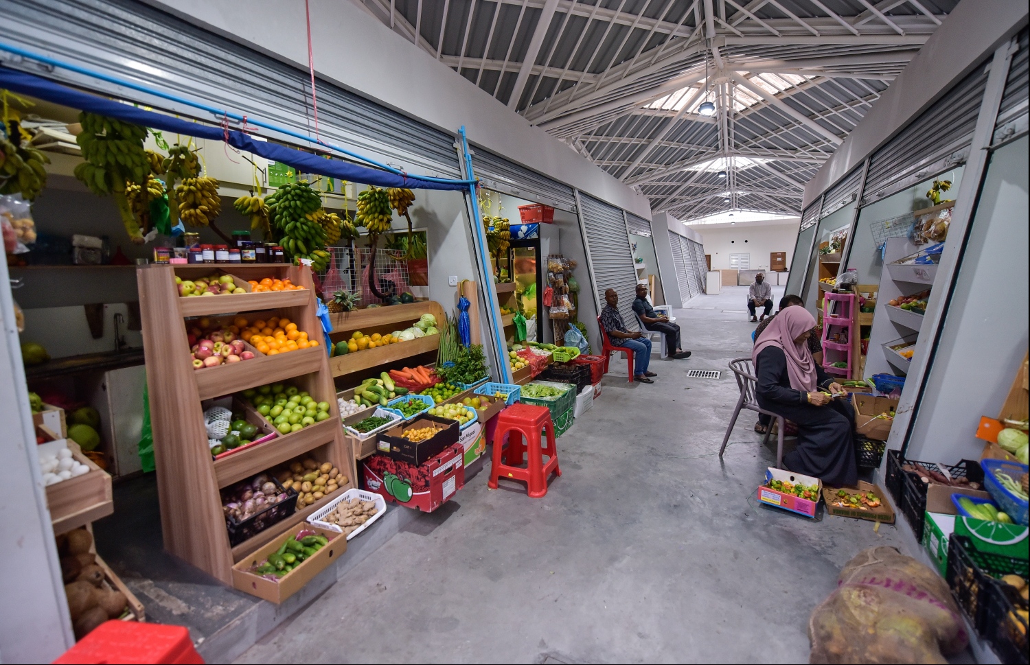 ހުޅުމާލެ: އޮކްޓޯބަރު 21، 2019: ހުޅުމާލެ ފެރީ ޓާމިނަލް ކައިރީގައި ހަދާފައިވާ "ހުޅުމާލެ ރަށު މާރުކޭޓު" ހުޅުވުން: މިއީ ރާއްޖޭގައި މިހާތަނަށް ހަދާފައިވާ އެންމެ ރީތި އެންމެ ޒަމާނީ މާރުކޭޓު.-- ފޮޓޯތައް: ހުސެން ވަހީދު /މިހާރު