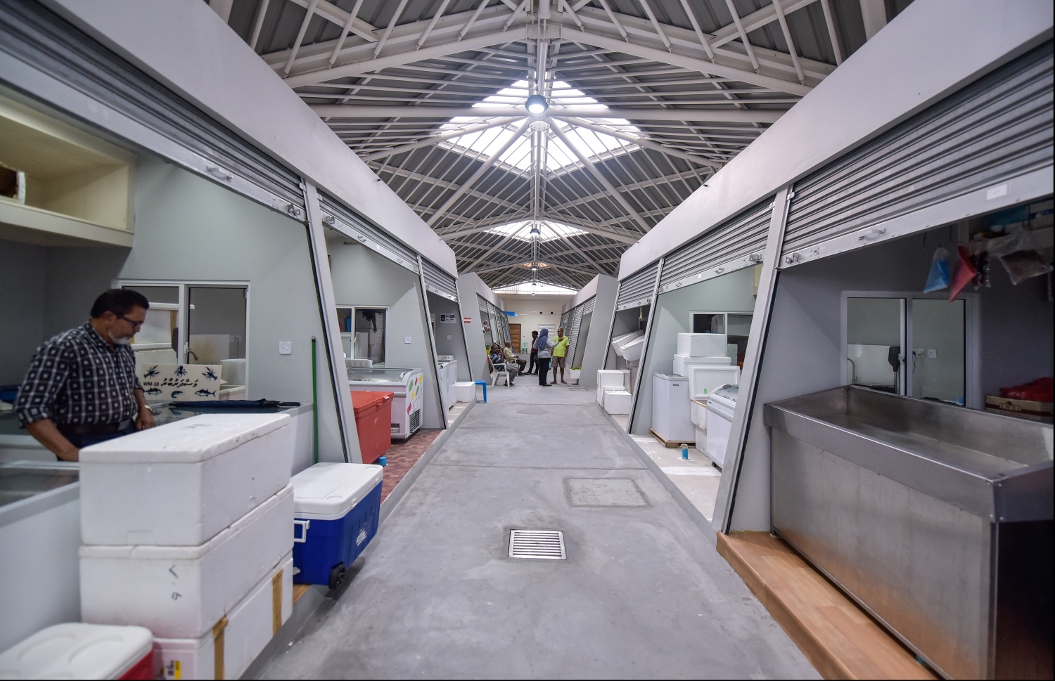 ހުޅުމާލެ: އޮކްޓޯބަރު 21، 2019: ހުޅުމާލެ ފެރީ ޓާމިނަލް ކައިރީގައި ހަދާފައިވާ "ހުޅުމާލެ ރަށު މާރުކޭޓު" ހުޅުވުން: މިއީ ރާއްޖޭގައި މިހާތަނަށް ހަދާފައިވާ އެންމެ ރީތި އެންމެ ޒަމާނީ މާރުކޭޓު.-- ފޮޓޯތައް: ހުސެން ވަހީދު /މިހާރު