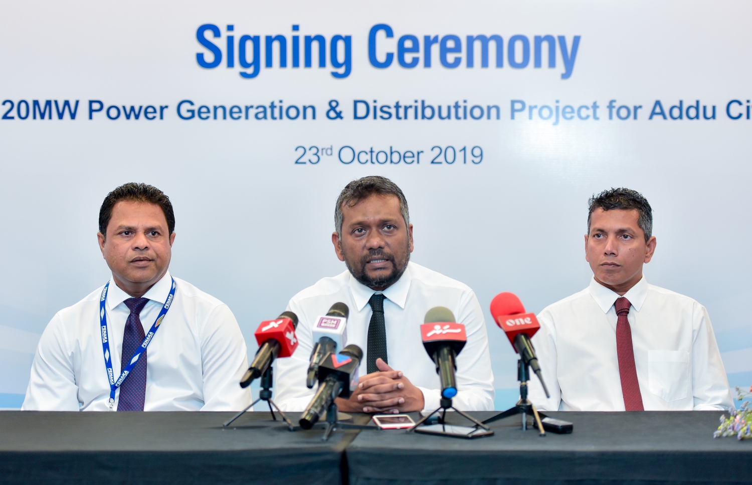 މިއަދުގެ ރަސްމިއްޔާތުގައި އިކޮނޮމިކް މިނިސްޓަރު ފައްޔާޒް ވާހަކަ ދައްކަވަނީ.---ފޮޓޯ: ނިޝާން އަލީ/މިހާރު