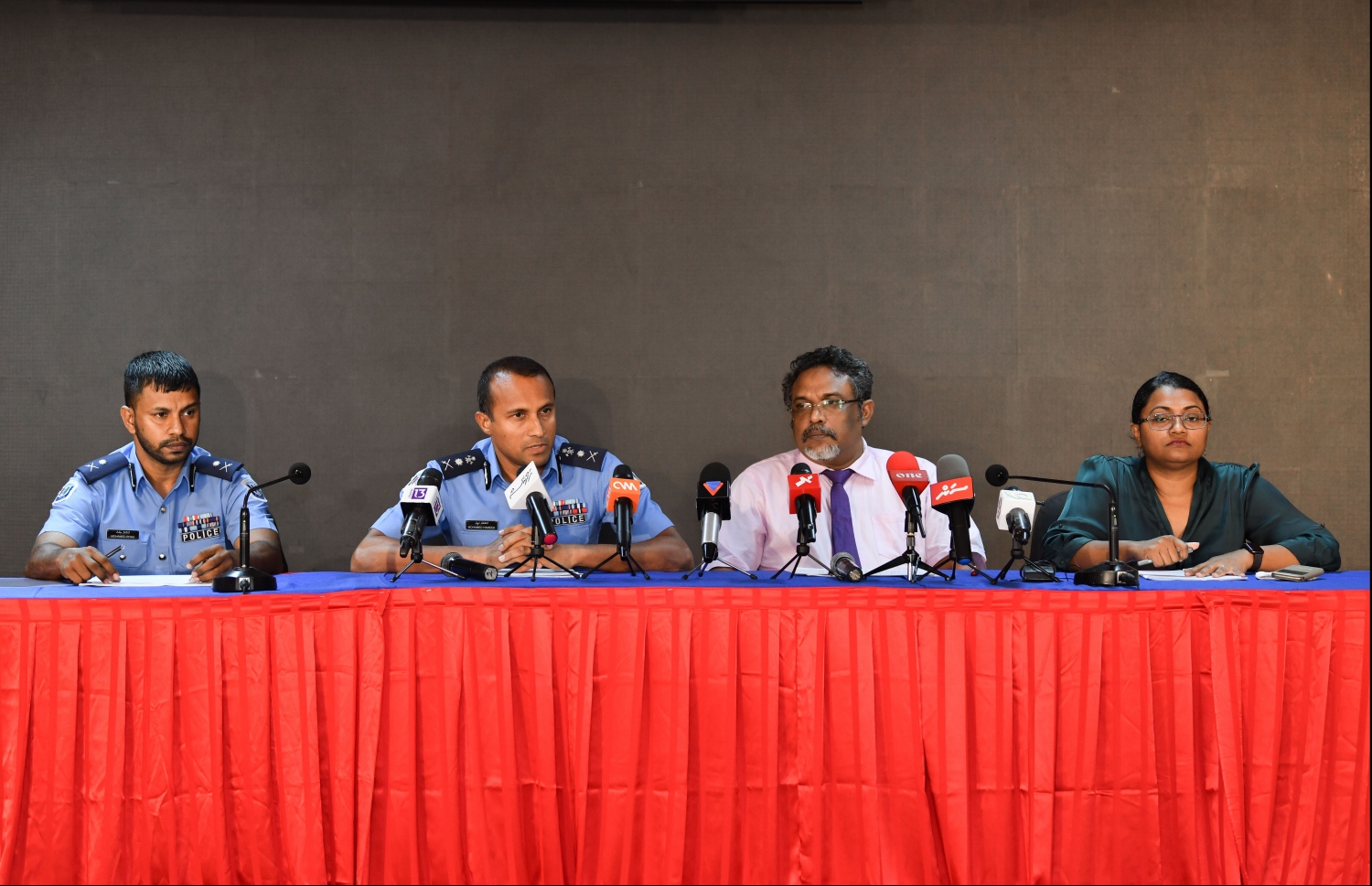 އެމްއެމްޕީއާރުސީގެ ޚިޔާނާތާ ގުޅޭ ތަހުގީގާ ގުޅޭ ގޮތުން ނޫސްވެރިންނާ ވާހަކަ ދައްކަނީ. --ފޮޓޯ: ހުސެއިން ވަހީދު/މިހާރު