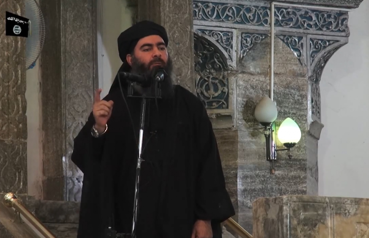 އިރާގުގެ އުތުރުގެ މޫސަލްގެ ނޫރީ މިސްކިތުގައި ޖުލައި 5، 2014 ގައި ބަޣުދާދީ ޚުތުބާ ދެނީ. --ފޮޓޯ:އޭއެފްޕީ