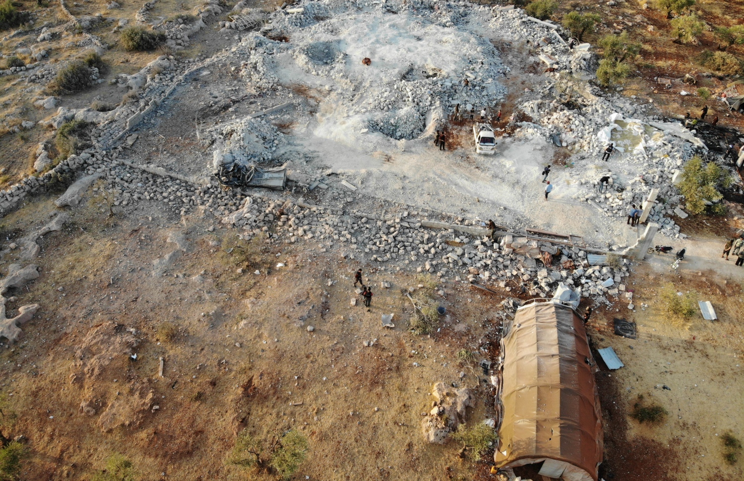 ސީރިއާގެ ހުޅަނގު އުތުރުގެ އިދްލީބް ޕްރޮވިންސްގެ ބަރިޝާ އަވަށަށް އެމެރިކާ ސިފައިން ހެލިކޮޕްޓަރުން ހަމަލާ ދިން ސަރަހައްދު ބިމާ ހަމަކޮށްލާފައި. --ފޮޓޯ:އޭއެފްޕީ