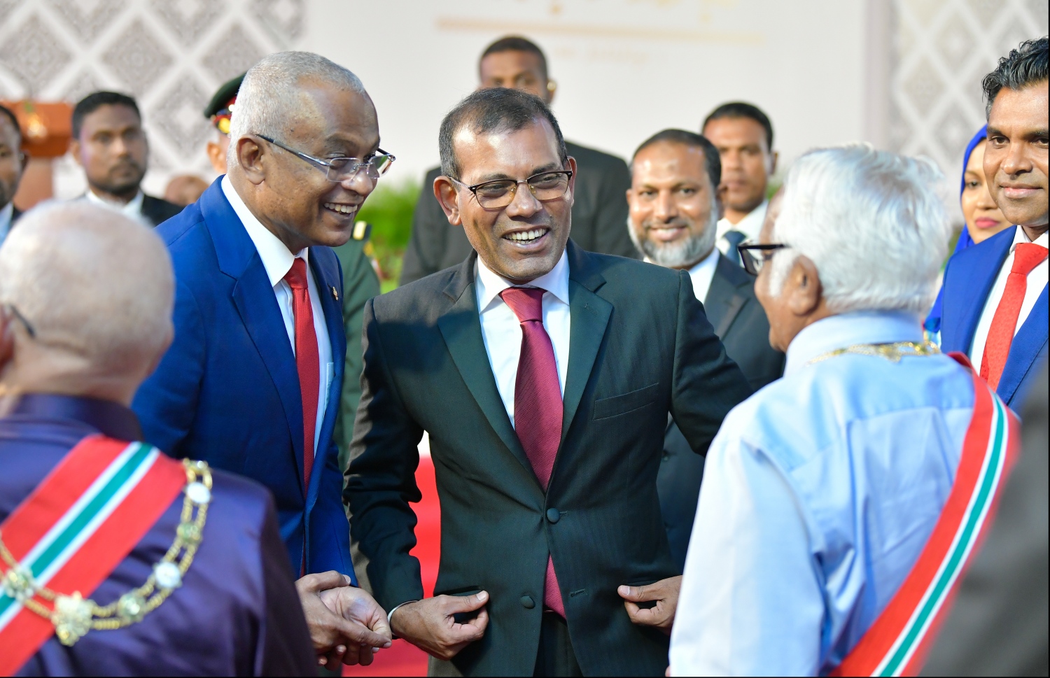 މާލެ: އޮކްޓޯބަރު 29، 2019: ދިވެހިރާއްޖޭގެ ގައުމީ ދުވަހުގެ ރަސްމިއްޔާތުގައި ރައީސް އިބްރާހިމް މުހައްމަދު ސޯލިހް އަދި މަޖިލީހުގެ ރައީސް މުހައްމަދު ނަޝީދު ބައިވެރިވެވަޑައިގަންނަވަނީ.--- ފޮޓޯ: ހުސައިން ވަހީދު /މިހާރު