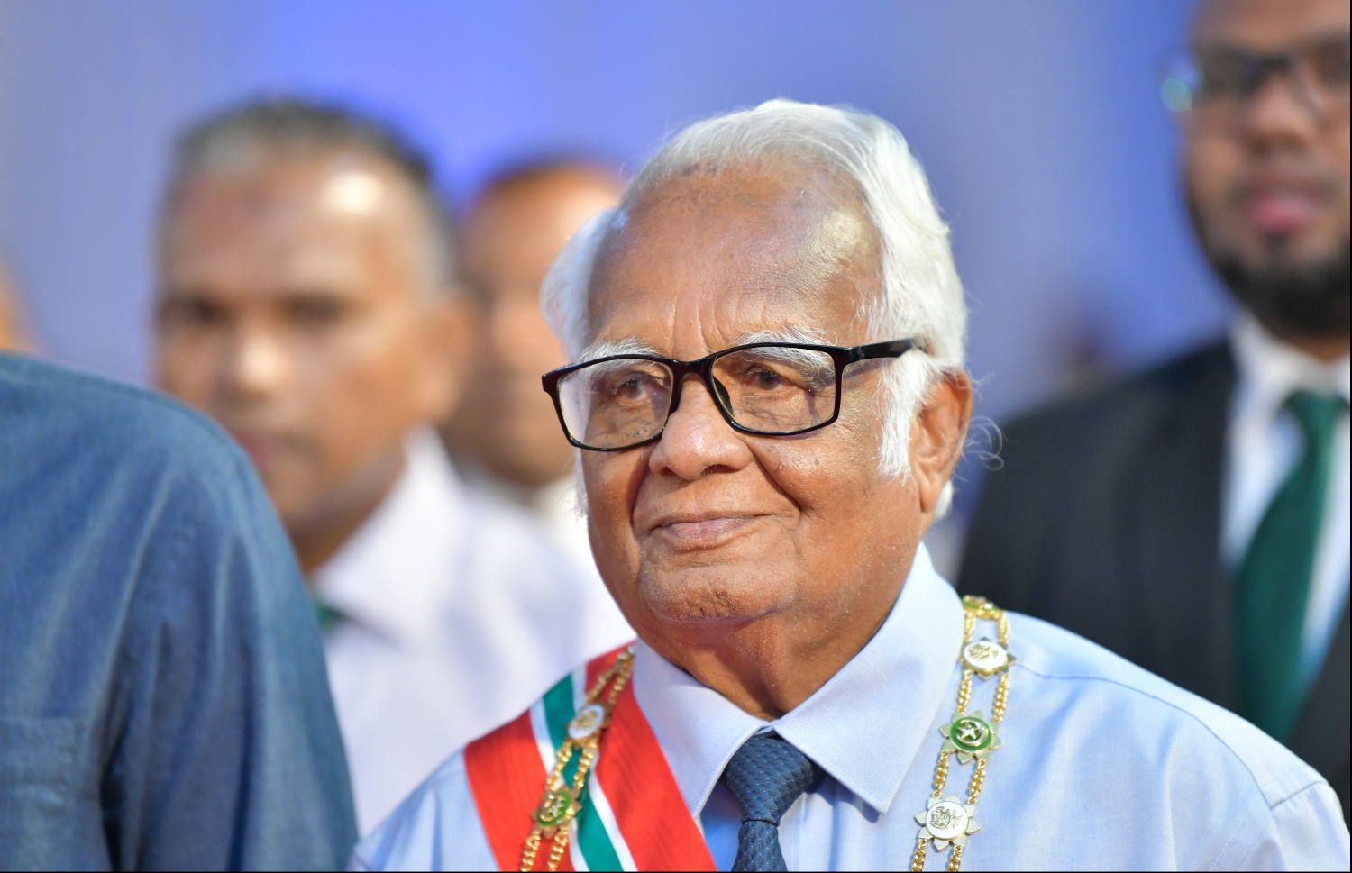 މާލެ: އޮކްޓޯބަރު 29، 2019: ދިވެހިރާއްޖޭގެ ގައުމީ ދުވަހުގެ ރަސްމިއްޔާތުގައި މިރޭ ނިޝާން އިއްޒުއްދީންގެ ވެރިޔާގެ ލަގަބު ހާސިލްކުރެއްވި އަހުމަދު އާދަމް (ހިކަރީ) ބައިވެރިވެވަޑައިގަންނަވަނީ.--- ފޮޓޯ: ހުސައިން ވަހީދު /މިހާރު