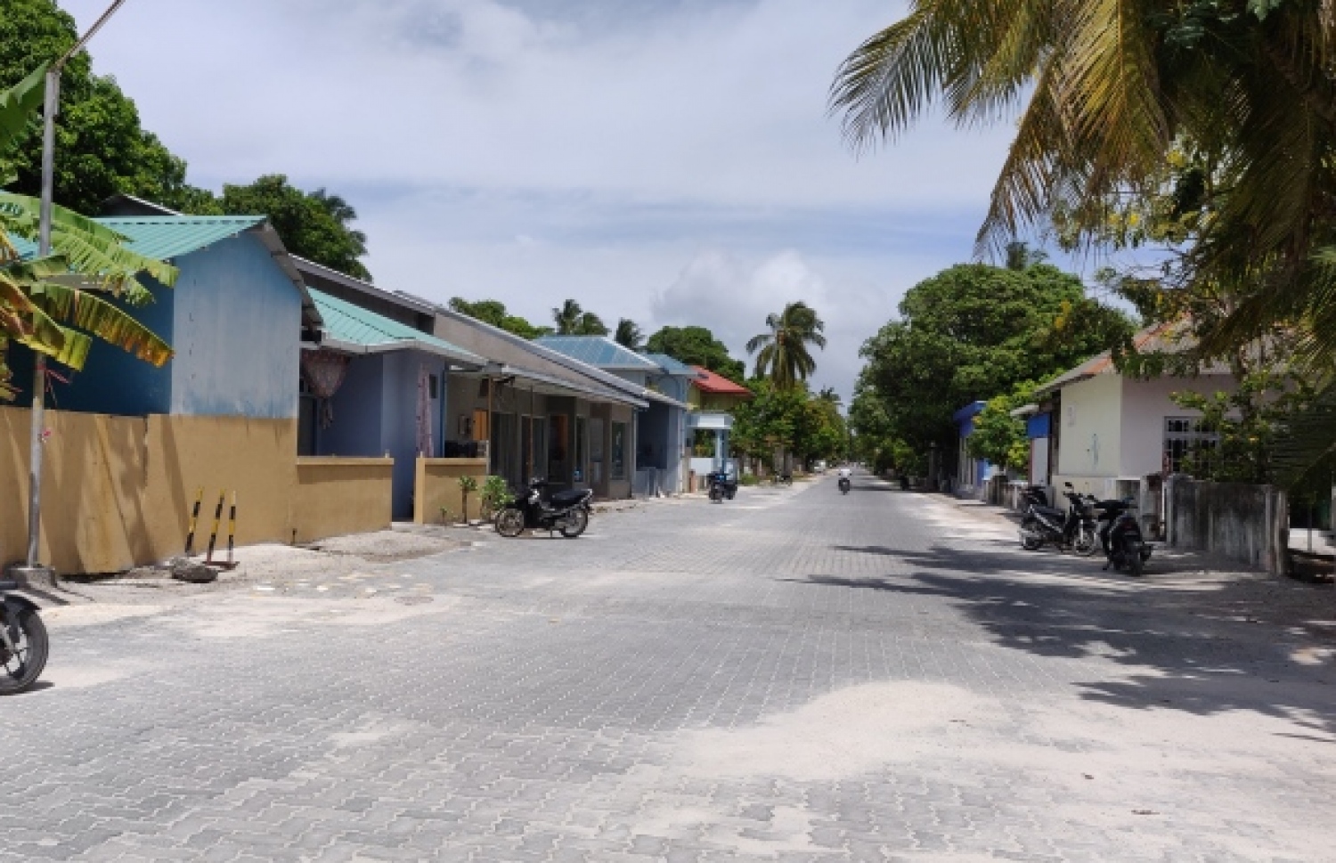 ފުވައްމުލައް: އެ ރަށުގައި ބަލި ފެތުރި އާއްމު ދިރިއުޅުމަށް ވަނީ ދަތިވެފައި.