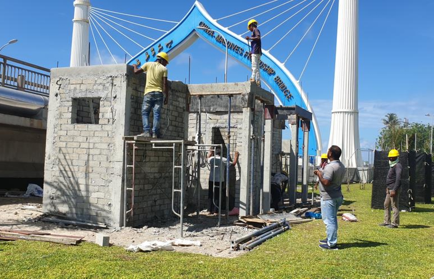 ލޮނުޒިޔާރަތްކޮޅުގައި ހަދާ ޕާކްގައި ކުރަމުންދާ އިމާރާތް: އެކަން ހަވާލު ކުރީ ބިޑް ނުކޮށް ކަމަށް ތުހުމަތު ކުރޭ-- ފޮޓޯ: މުހައްމަދު ފަޒީން