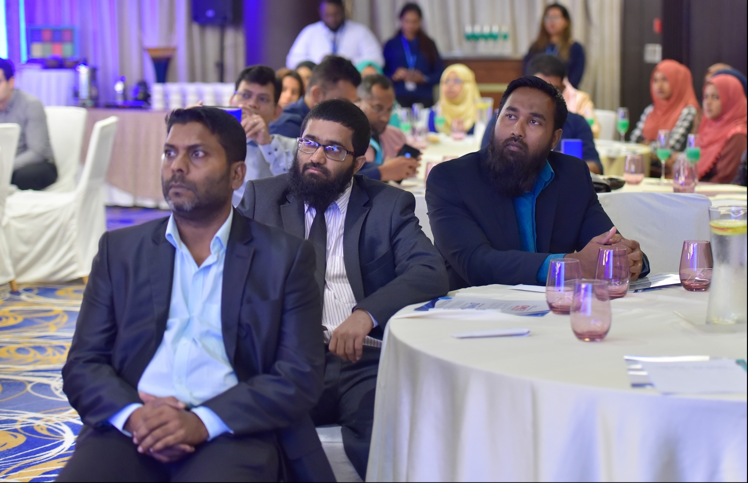 އޯތޮޕެޑިކް އެސޯސިއޭޝަނުން ބާއްވާ ކޮންފަރެންސް ފެށުމުގެ ރަސްމިއްޔާތުގައި ބައިވެރިވެވަޑައިގެންނެވި ބައެއް ބޭފުޅުން-- ފޮޓޯ: ހުސެއިން ވަހީދު/ މިހާރު