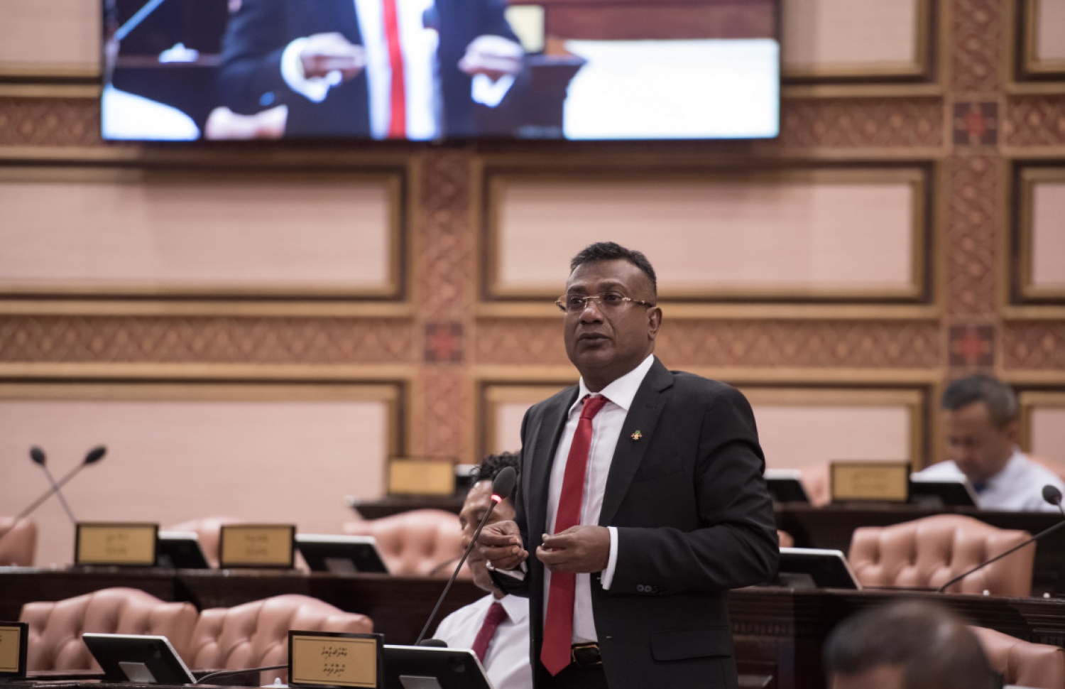 ކާށިދޫ ދާއިރާގެ މެމްބަރު ޖާބިރު: އޭނާ ވަނީ ސަލަފް ޖަމިއްޔާ އުވާލަން ޖެހޭ ކަމަށް ވިދާޅުވެފައި-- ފޮޓޯ: މަޖިލިސް