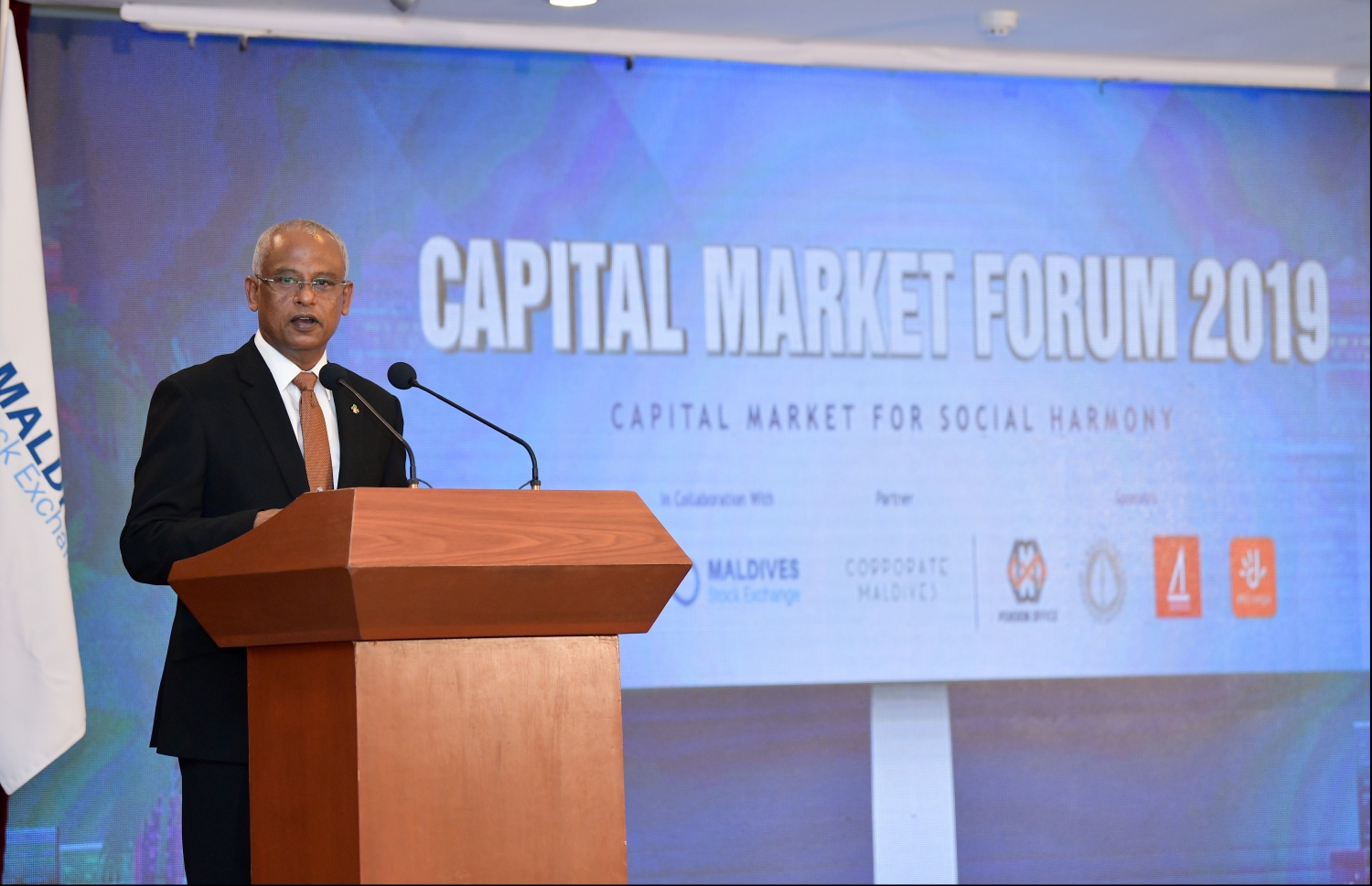 ކެޕިޓަލް މާކެޓް ފޯރަމުގައި ރައީސް ވާހަކަފުޅު ދައްކަވަނީ-- ފޮޓޯ: ހުސައިން ވަހީދު/މިހާރު