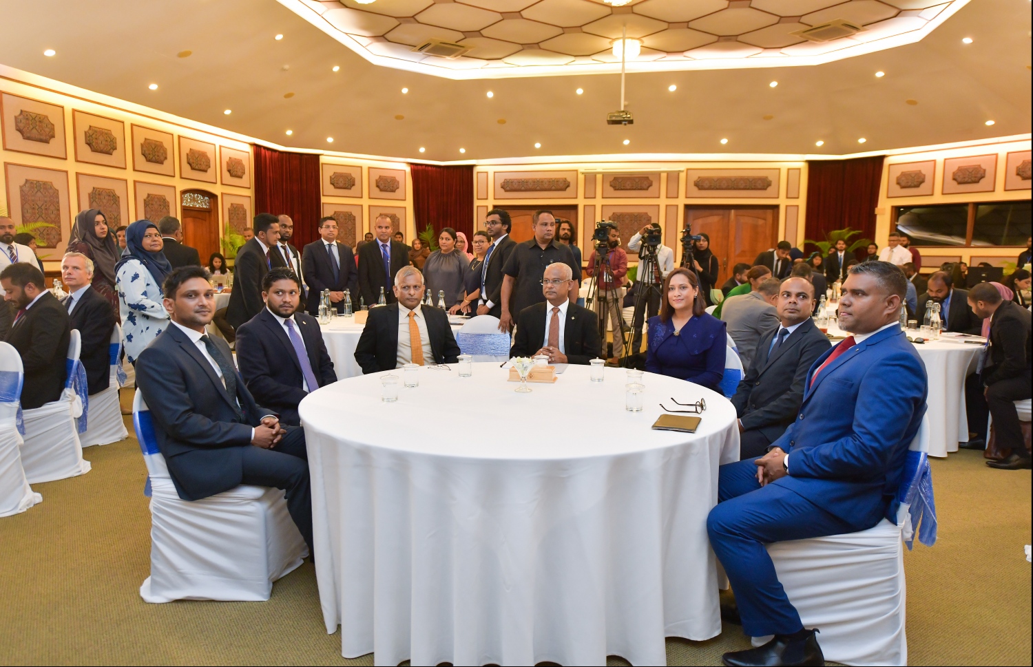 ކެޕިޓަލް މާކެޓް ފޯރަމުގައި ރައީސް ބައިވެރިވެ ވަޑައިގަންނަވަނީ. ރާއްޖޭގެ ކެޕިޓަލް މާކެޓު ބަލަހައްޓަނީ ސީއެމްޑީއޭ އިން-- ފޮޓޯ: މިހާރު