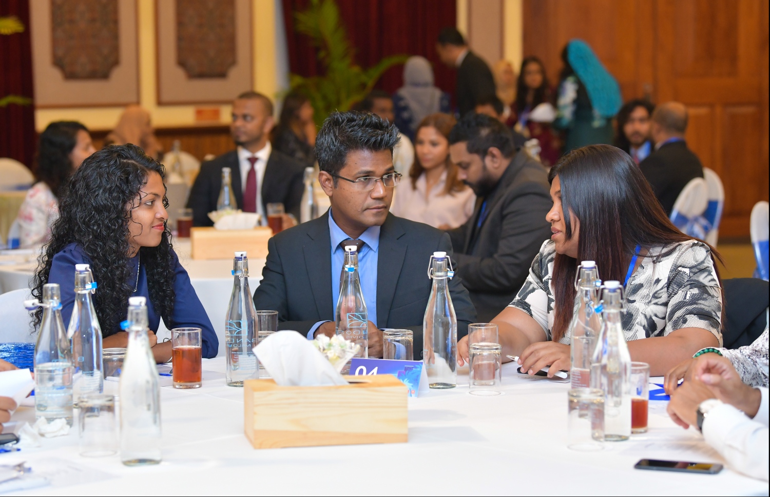 ކުރުނބާ މޯލްޑިވްސް ރިސޯޓް: އޮކްޓޯބަރު 31، 2019: ކެޕިޓަލް މާކެޓް ޑެވެލޮޕްމަންޓް އޮތޮރިޓީ (ސީއެމްޑީއޭ) އާއި މޯލްޑިވްސް ސްޓޮކް އެކްސްޗޭންޖް ގުޅިގެން ބޭއްވި "ކެޕިޓަލް މާކެޓް ފޯރަމް 2019"ގެ ތެރެއިން..--- ފޮޓޯ: ހުސައިން ވަހީދު /މިހާރު