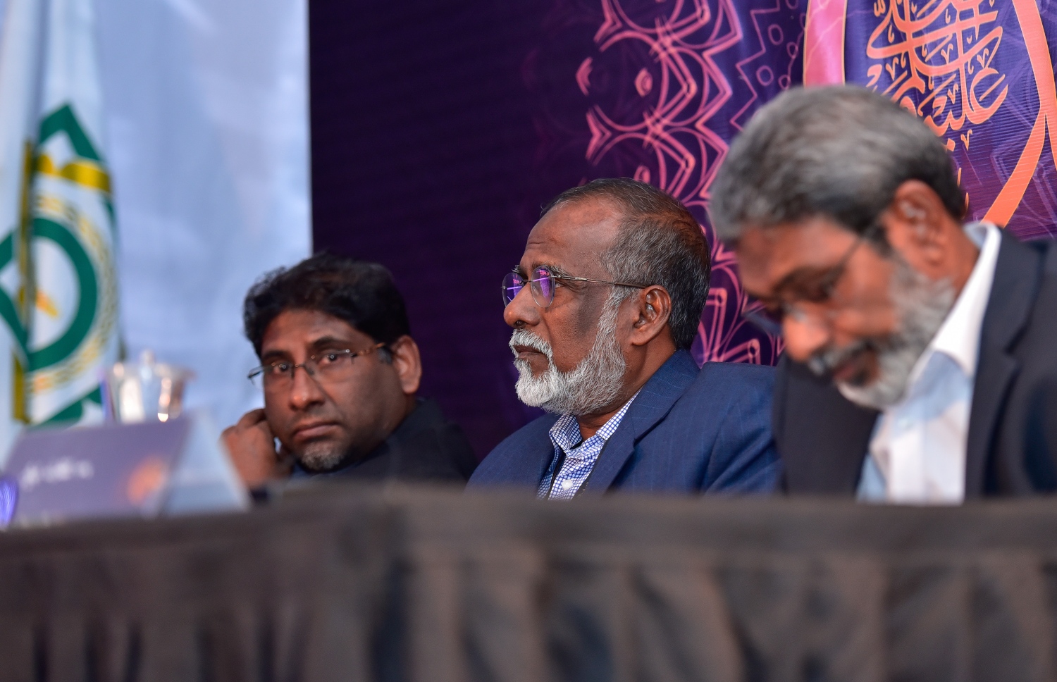 އައިޔޫއެމްއިން ބޭއްވި ސެމިނާގައި ދީނީ އިލްމުވެރިން ކަމަށްވާ ޑރ. ޖަމީލާއި ޑރ. ޒަކަރިއްޔާ އަދި ޑރ. ސައުދުﷲ: އިލްމީ ޖަވާބުތަކެއް ދެއްވި-- ފޮޓޯ: ނިޝާން އަލީ/މިހާރު