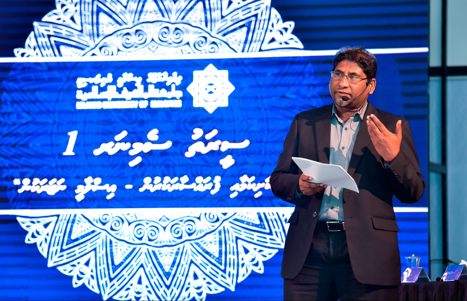 ސައުދުﷲ ރޭ ޕްރެޒެންޓޭޝަން ދެއްވަނީ: އޭނާ ވާހަކަ ދެއްކެވީ ހައްދު ފަހަނަ އެޅުމާއި ދީނަށް ފުރައްސާރަ ކުރުމާ ގުޅޭގޮތުން-- ފޮޓޯ: ނިޝާން އަލީ/މިހާރު