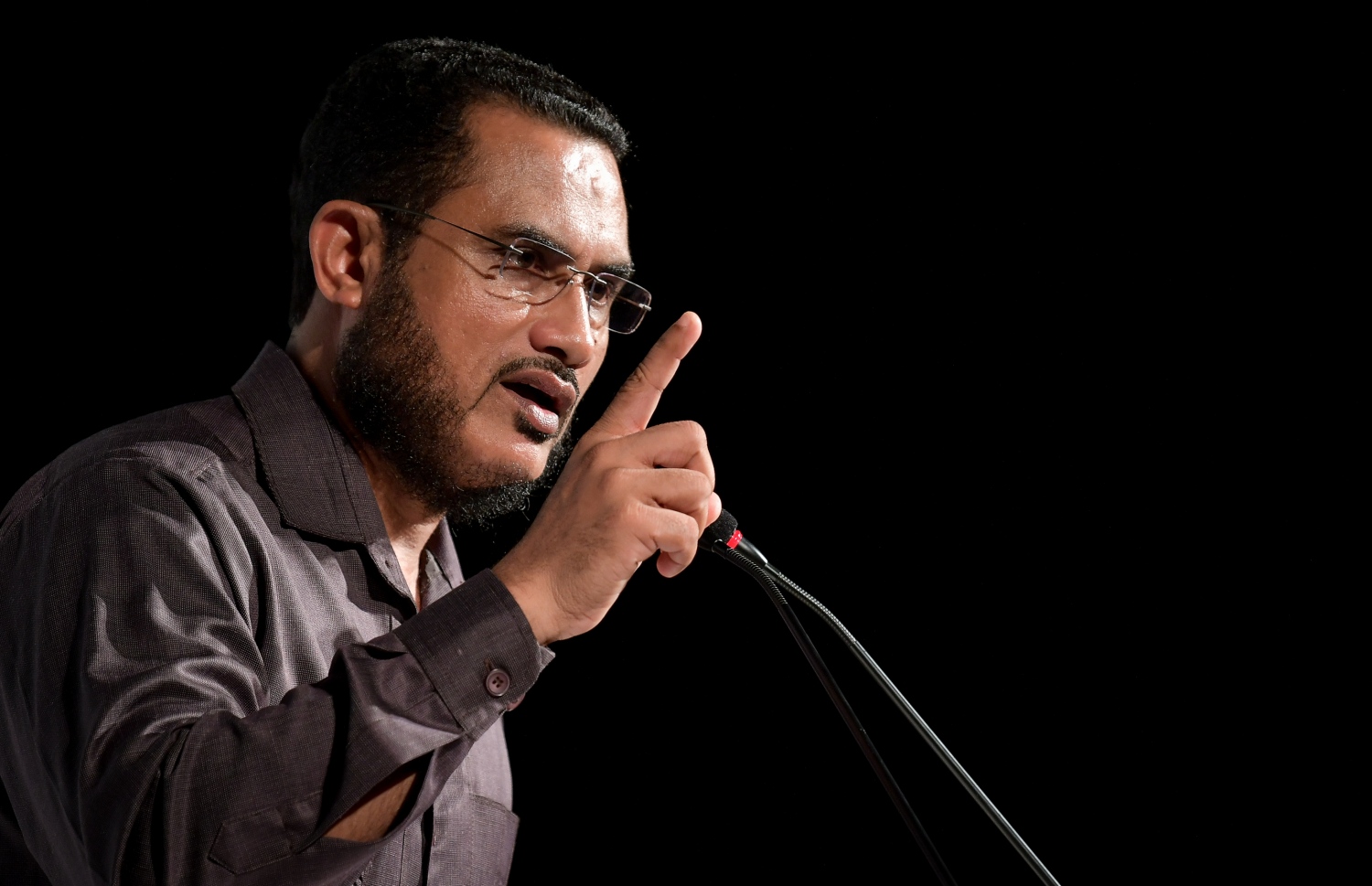 މާލެ: ނޮވެމްބަރު 1، 2019- އެތައް ބައެއްގެ މަގުބޫލުކަން ހޯއްދަވާފައިވާ، ދީނީ އިލްމުވެރިޔާ ޝައިހް އިލްޔާސް ހުސައިން މިރޭ ދީނީ ނަސޭހަތް ދެއްވަނީ: ބޮޑު ތަރުހީބެއް ލިބުނު.---ފޮޓޯ: ނިޝާން އަލީ/މިހާރު