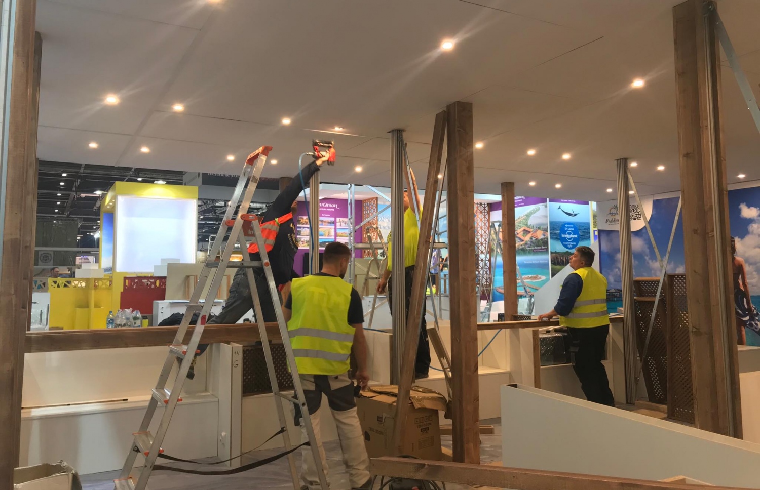 ޑަބްލިއުޓީއެމްއަށް ރާއްޖޭގެ ސްޓޭންޑް ތައްޔާރު ކުރުމުގައި މަސައްކަތް ކުރަނީ-- ފޮޓޯ: މިހާރު