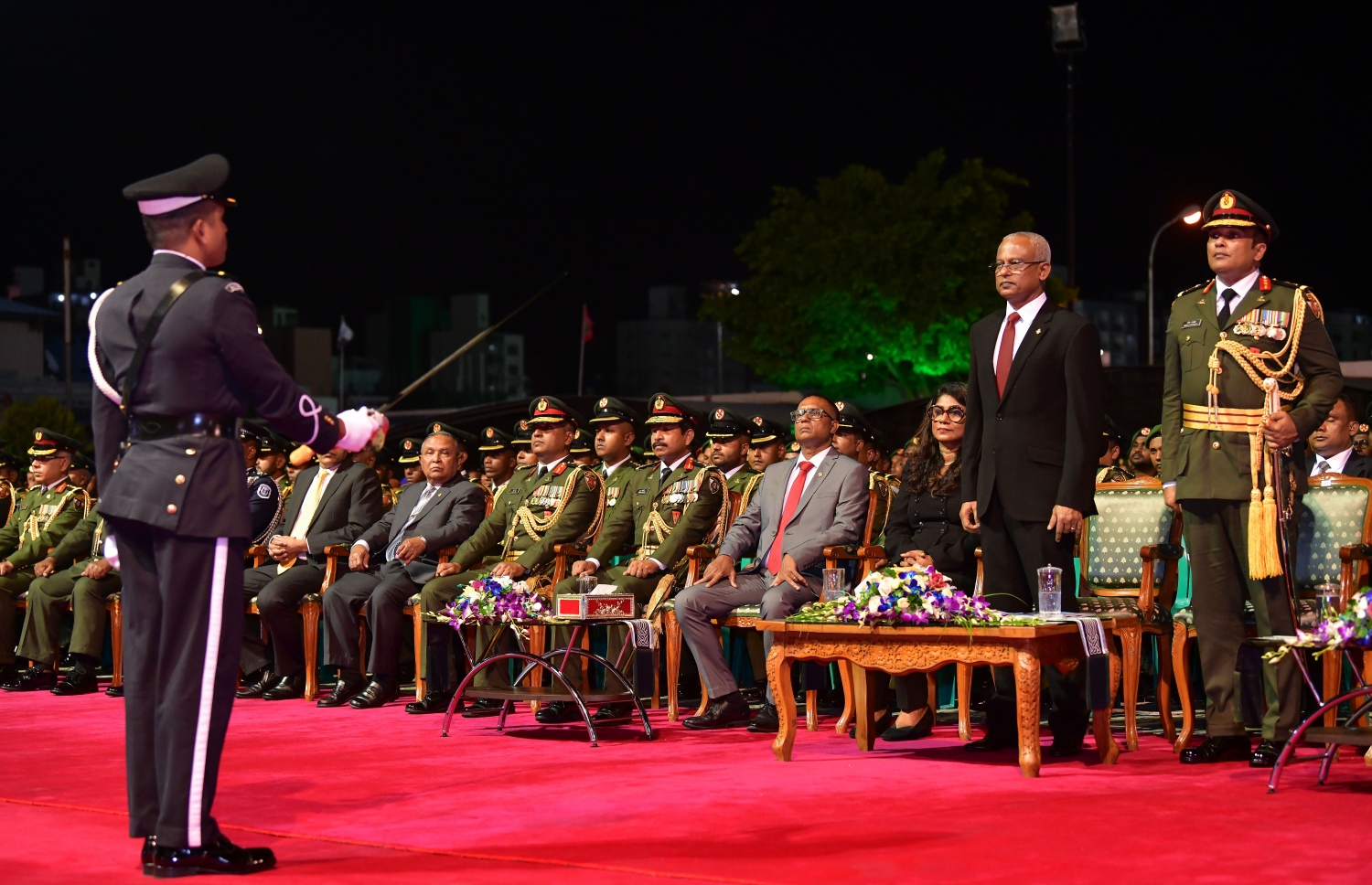 މާލެ: ނޮވެމްބަރު 3، 2019- މި އަހަރުގެ ނަސްރުގެ ދުވަސް ފާހަގަކުރަން އެމްއެންޑީއެފުން ބޭއްވި ޚާއްސަ ޖަލްސާގައި، ސިފައިންގެ އެންމެ މަތީވެރިޔާ ރައީސް އިބްރާހިމް މުހައްމަދު ސޯލިހު ބައިވެރިވެވަޑައިގަންނަވަނީ.---ފޮޓޯ: ނިޝާން އަލީ/މިހާރު