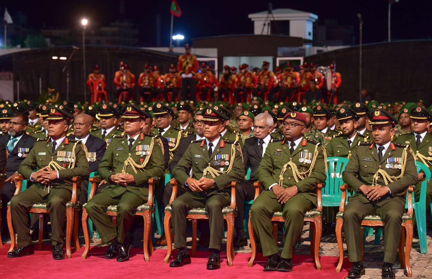 ނަސްރުގެ ދުވަސް ފާހަގަކުރަން ބޭއްވި ހާއްސަ ރަަސްމިއްޔާތުގައި ބައިވެރިވެވަޑައިގެންނެވި ސިފައިންގެ އިސް އޮފިސަރުންތަކެއް.- ފޮޓޯ: ނިޝާން އަލީ/ މިހާރު