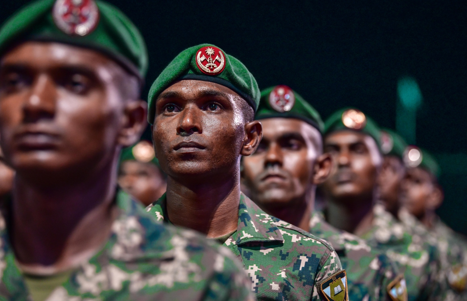 މާލެ: ނޮވެމްބަރު 3، 2019- މި އަހަރުގެ ނަސްރުގެ ދުވަސް ފާހަގަކުރަން އެމްއެންޑީއެފުން ބޭއްވި ޚާއްސަ ޖަލްސާގައި ބައިވެރިވި ބައެއް ސިފައިން..--- ފޮޓޯ: ނިޝާން އަލީ/މިހާރު