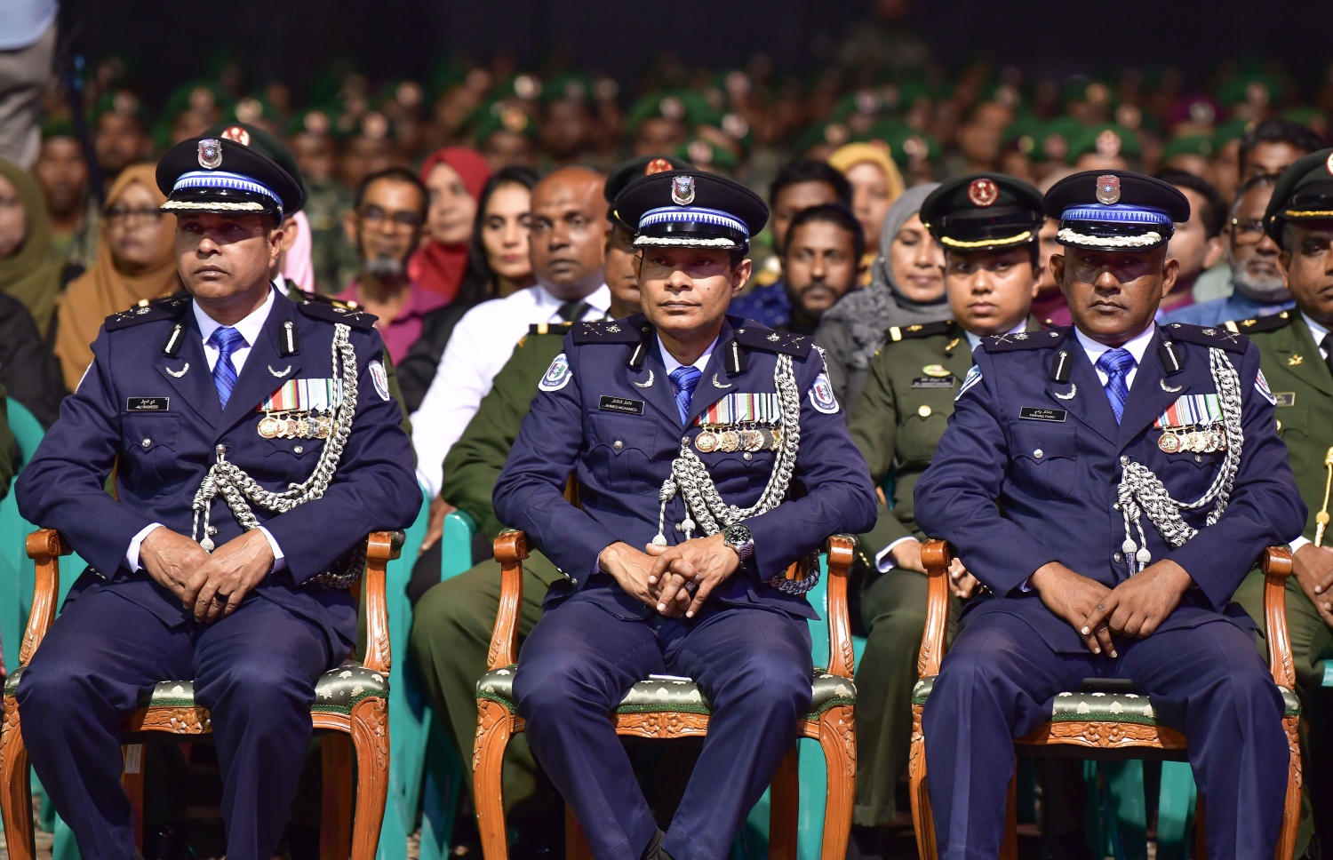 މާލެ: ނޮވެމްބަރު 3، 2019- މި އަހަރުގެ ނަސްރުގެ ދުވަސް ފާހަގަކުރަން އެމްއެންޑީއެފުން ބޭއްވި ޚާއްސަ ޖަލްސާގައި ބައިވެރިވެވަޑައިގެންނެވި ފުލުހުންގެ ބައެއް އޮފިސަރުން.--- ފޮޓޯ: ނިޝާން އަލީ/މިހާރު