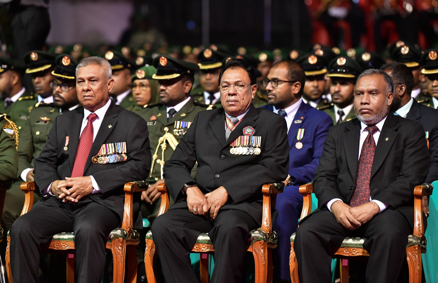 މާލެ: ނޮވެމްބަރު 3، 2019- މި އަހަރުގެ ނަސްރުގެ ދުވަސް ފާހަގަކުރަން އެމްއެންޑީއެފުން ބޭއްވި ޚާއްސަ ޖަލްސާގައި، (ކ-ވ) ސުޕްރީމް ކޯޓުގެ ފަނޑިޔާރު އަބްދުﷲ އަރީފް، ސިފައިންގެ ކުރީގެ ޗީފް އޮފް ޑިފެންސް ފޯސް މުހައްމަދު ޒާހިރު އަދި ސިފައިންގޭގެ ކުރީގެ ޗީފް އޮފް ސްޓާފް އަންބަރީ އަބްދުއްސައްތާރު ބައިވެރިވެވަޑައިގަންނަވަނީ.--- ފޮޓޯ: ނިޝާން އަލީ/މިހާރު