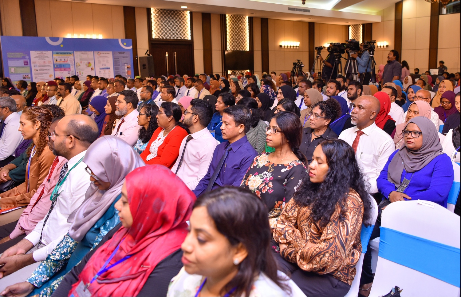 ޕެރަޑައިސް އައިލެންޑް ރިސޯޓް- 4 ނޮވެމްބަރު 2019: ރާއްޖޭގެ އާއްމު ސިއްހަތުގެ ނިޒާމު ނުވަތަ ޕަބްލިކް ހެލްތު ހަރުދަނާކުރުމަށް ބާއްވާ އާއްމު ސިއްހަތުގެ ބޮޑު މަހާސިންތާ ފެށުންމުގެ ގޮތުން ޕެރަޑައިސް އައިލެންޑް ރިސޯޓުގައި ބޭއްވި ހަފްލާގެ ތެރެއިން---.ފޮޓޯ: ހުސައިން ވަހީދު/މިހާރު