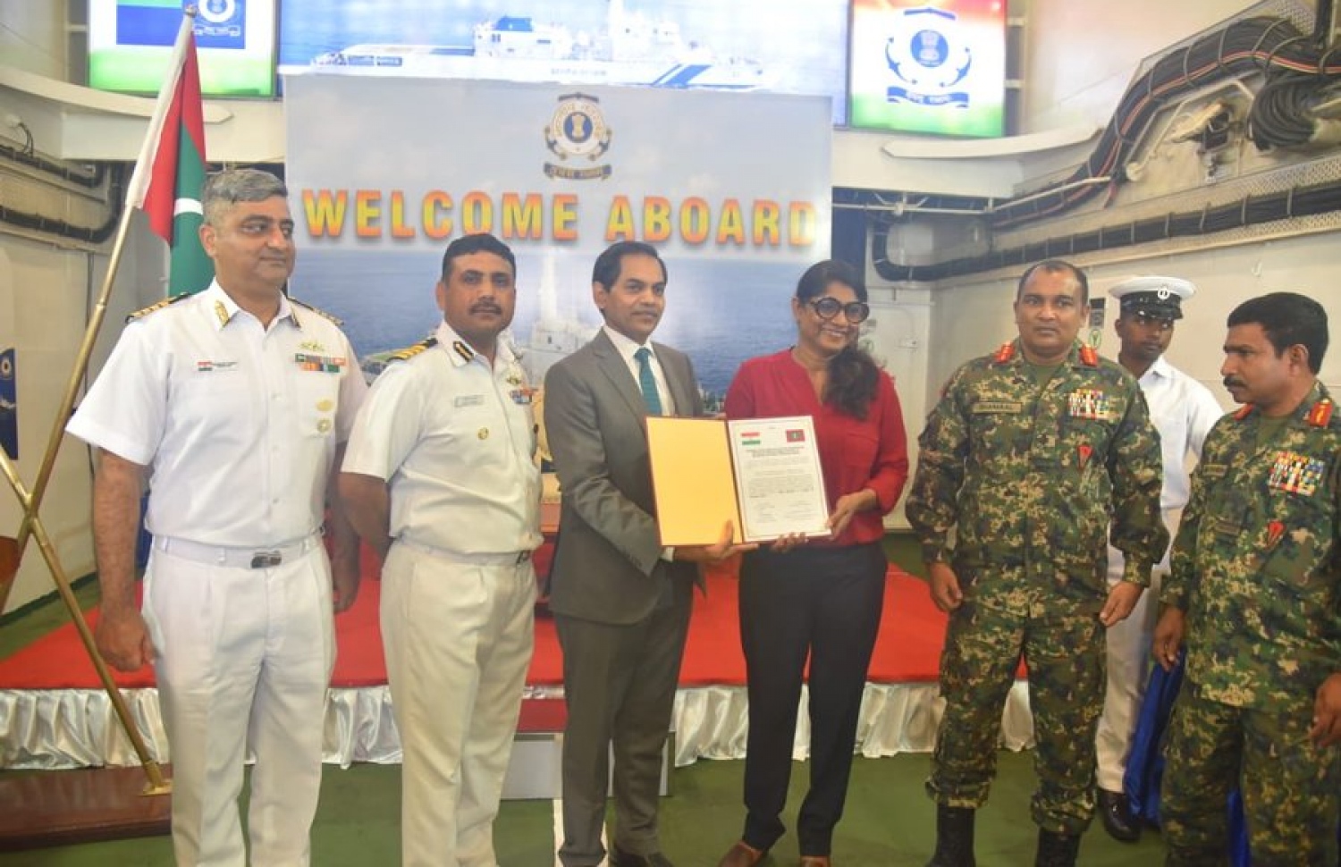 އިންޑިއާއިން ހަދިޔާ ކުރި ވަޒަންތަކާ، މިނިސްޓަރު މާރިޔާ (ކ) ހަވާލުވެ ވަޑައިގަންނަވަނީ