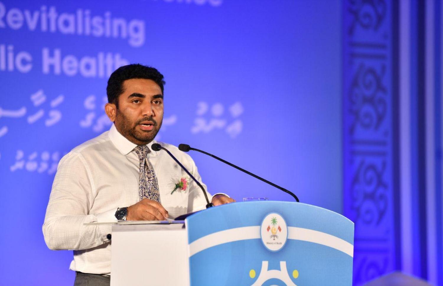 ޕަބްލިކް ހެލްތު ފޯރަމް ނިންމުމުގެ ޖަލްސާގައި މިނިސްޓަރު އަމީން ރޭ ވާހަކަ ދައްކަވަނީ.---ފޮޓޯ: ހުސައިން ވަހީދު/މިހާރު