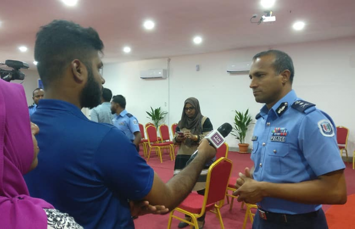 އައްޑޫ ނޭބަހުޑް ޕޮލިސްގެ ހިދުމަތް އިފުތިތާހުކުރުމުގެ ތެރެއިން.