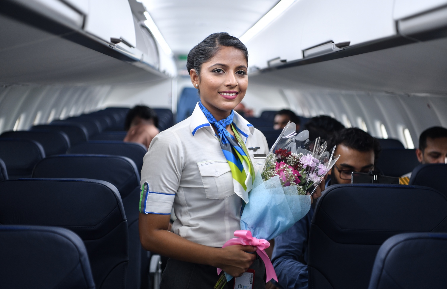 ވެލާނާ އިންޓަނޭޝަނަލް އެއާޕޯޓް: ނޮވެމްބަރު 7، 2019- ވިލާ އެއާގެ ފްލައިމީގެ ފްލީޓަށް އަލަށް ގެނައި، އޭޓީއާރު 600-72 މަރުކާގެ މަތިންދާބޯޓުގައި ކްރޫއަކު ފޮޓޯ އަކަށް ހުއްޓިގެން: މީގެ އަށް އަހަރު ކުރިން އުދުހެން ފެށި ފްލައިމީގައި އޭޓީއާރު 600-72 މަރުކާގެ ތިން ބޯޓު މިހާރު ގެންގުޅޭ.---ފޮޓޯ: ނިޝާން އަލީ/މިހާރު