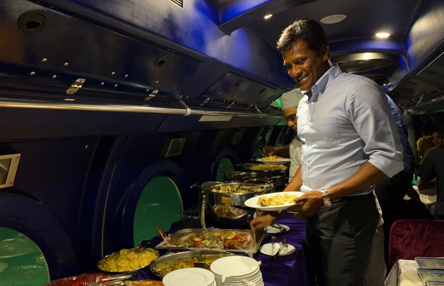 މިރޭ ބޭއްވި ޑިނާގައި އުމަރު ނަސީރު ބައިވެރިވެ ވަޑައިގަންނަވަނީ-- ފޮޓޯ: މިހާރު