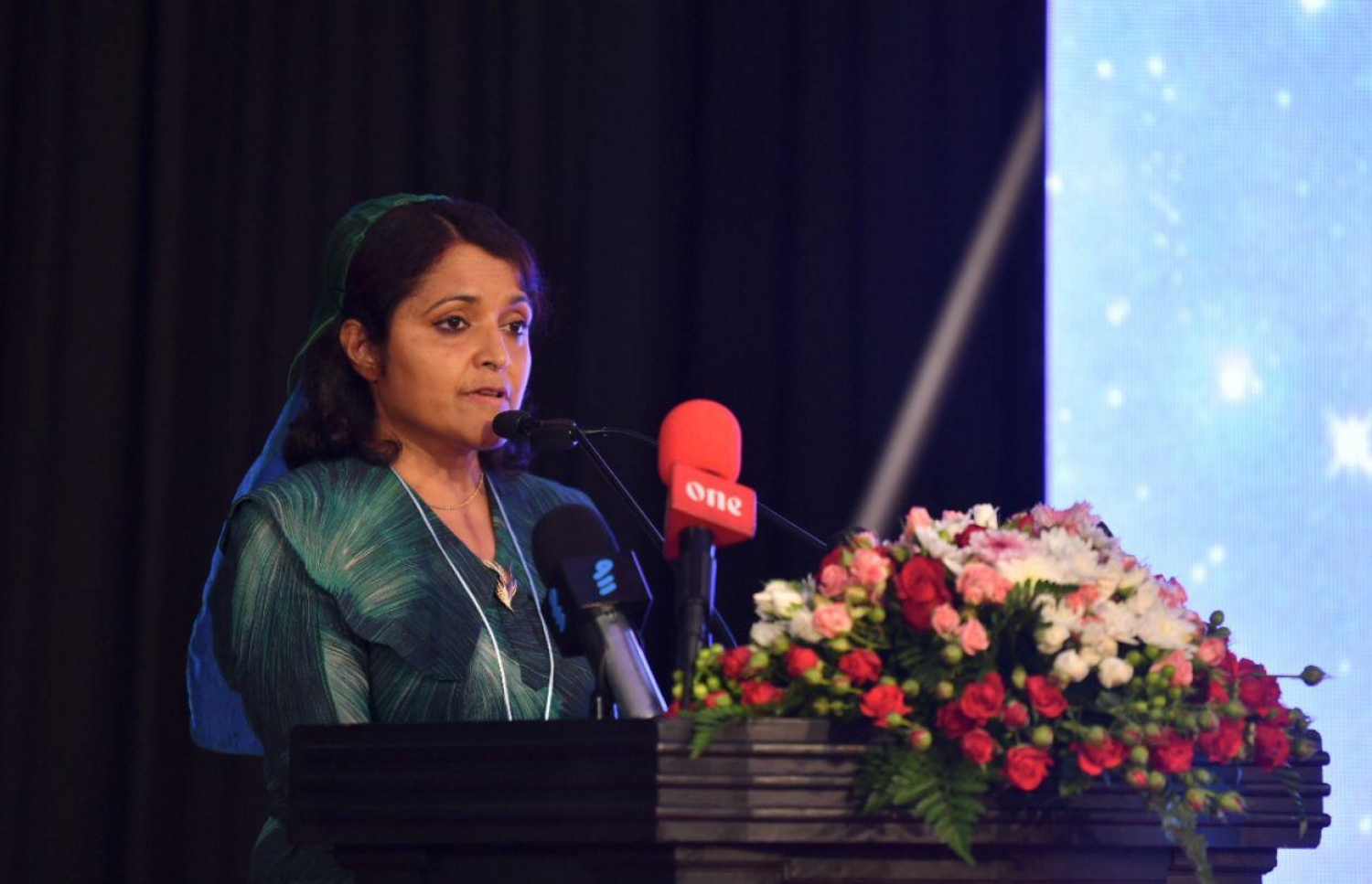 ހެރިޓޭޖް މިނިސްޓަރު ޔުމްނާ ޖަލްސާއެއް ވާހަކަ ދައްކަވަނީ: ޔުމްނާ އާއި ހަޔާ އެޑިއުކޭޝަން މިނިސްޓަރު ޑރ. އިބްރާހިމް ހަސަން ބޭނުންވަނީ ރައީސް އިބްރާހިމް މުހައްމަދު ސޯލިހާއެކު ދެމިތިބެން ކަމަށް ވޭ..--- ފައިލް ފޮޓޯ: މިހާރު