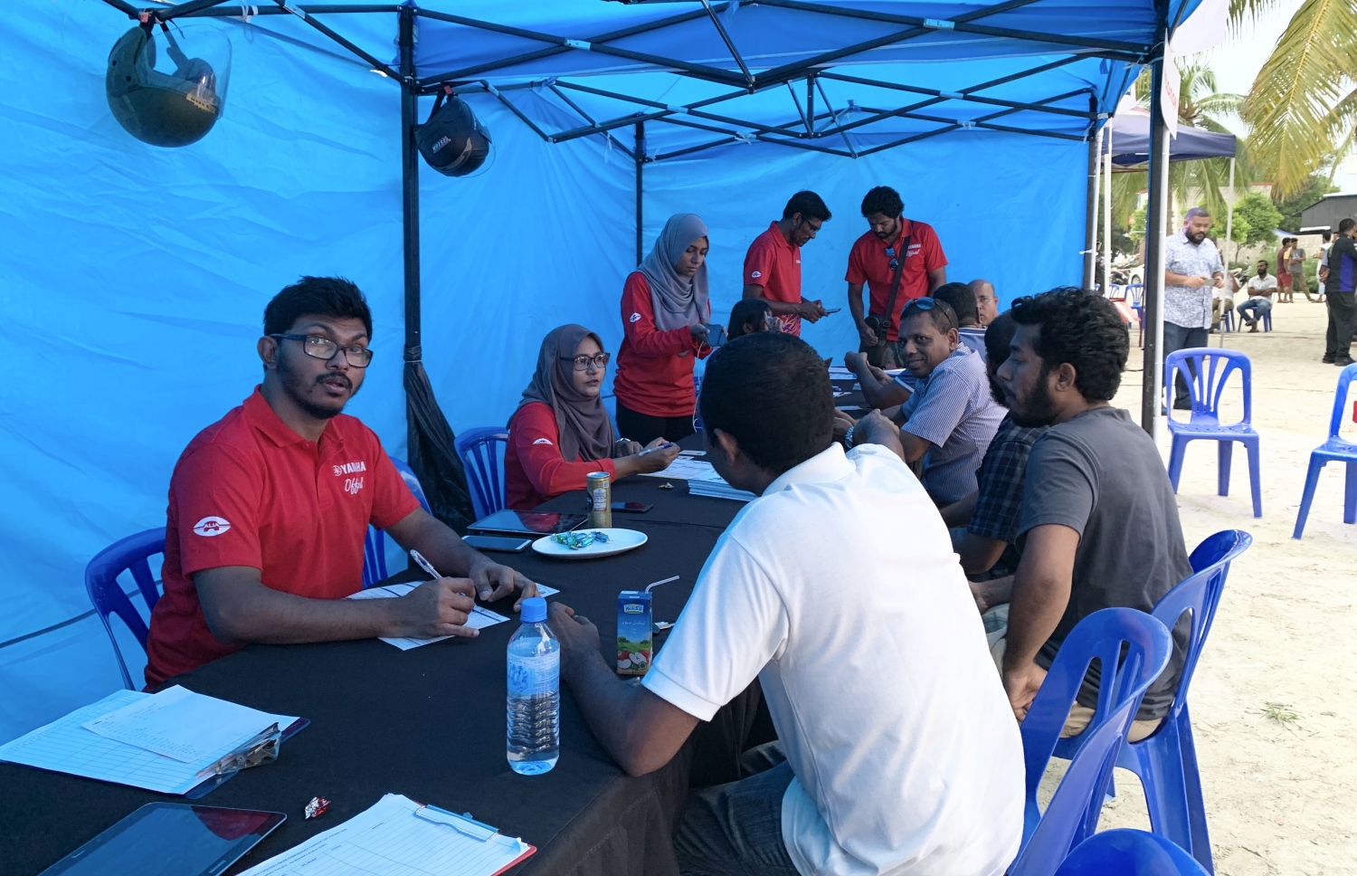 "އެންމެނަށްވެސް ޔަމަހާ" ޕްރޮމޯޝަންގެ ތެރެއިން ބަޔަކު ސައިކަލު ނެގުމަށް ފޯމް ފުރަނީ-- ފޮޓޯ: މިހާރު