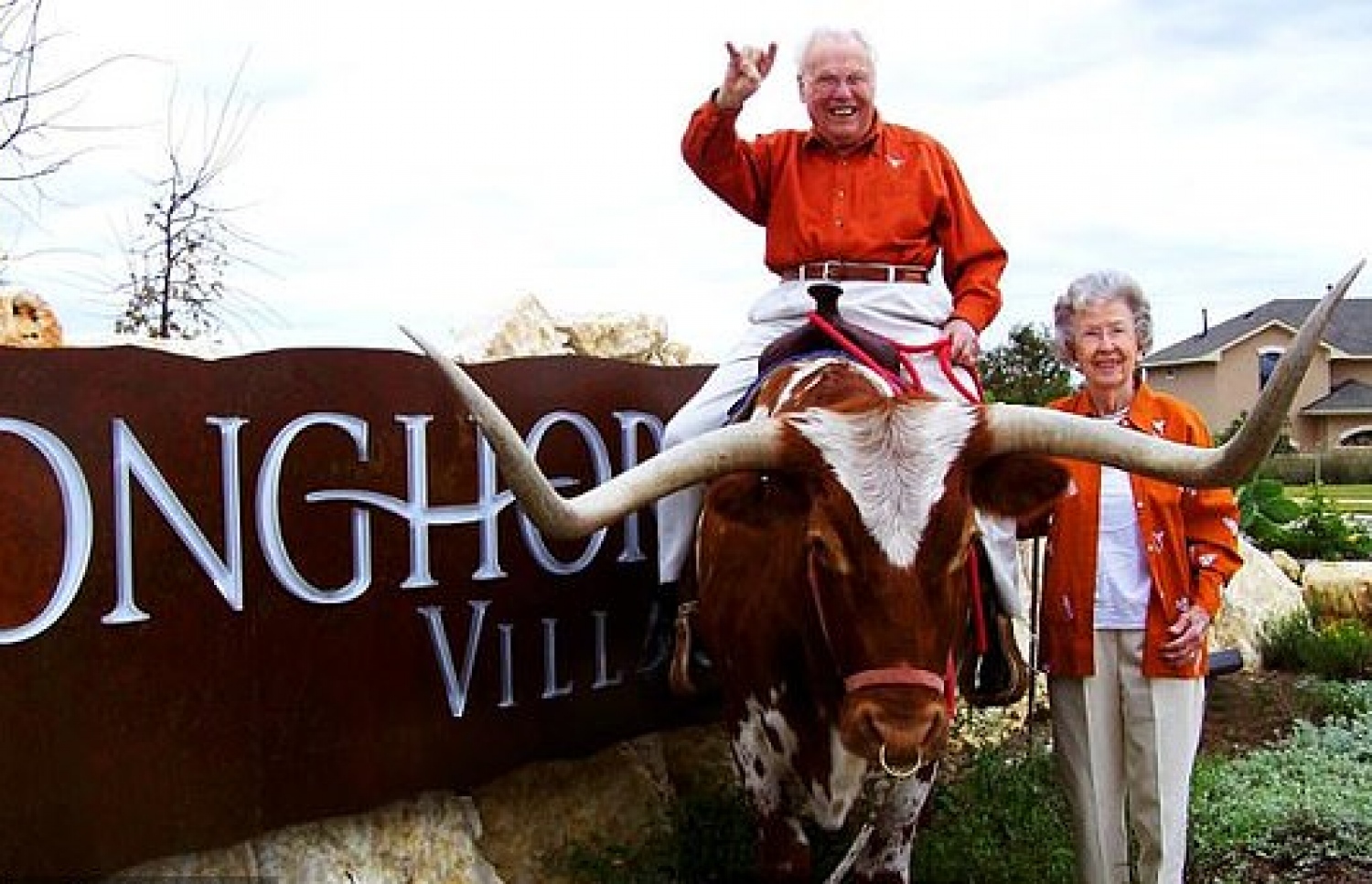 ހެންޑަސަން އާއި ޝާލޮޓް.