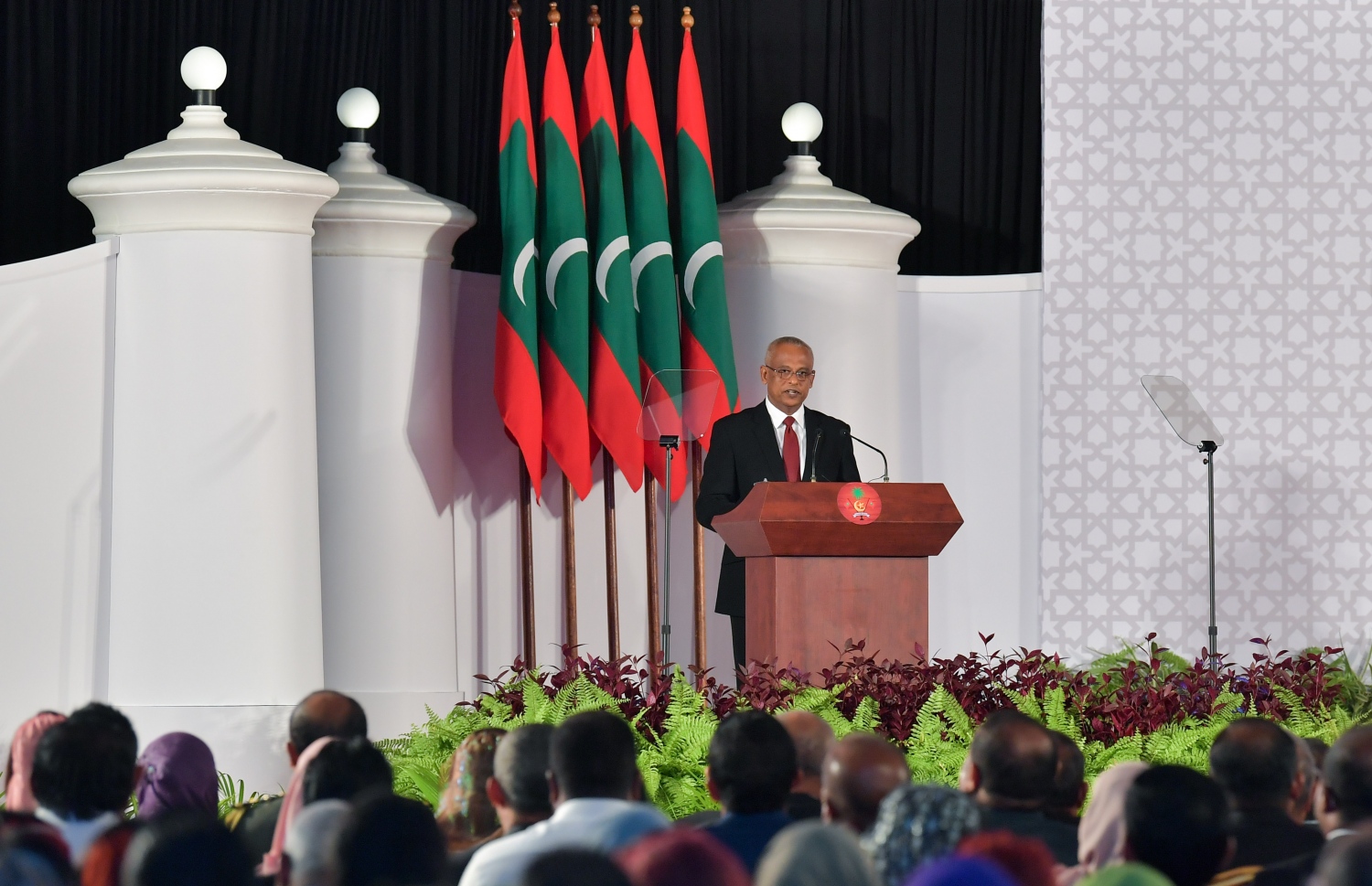 ޖުމްހޫރީ ދުވަހުގެ ޖަލްސާގައި ރައީސް ވާހަކަފުޅު ދައްކަވަނީ. --ފޮޓޯ/ރައީސް އޮފީސް