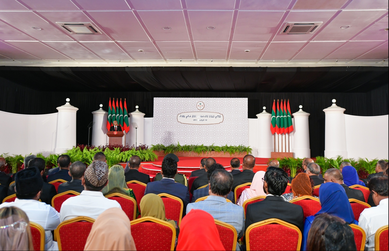 މާލެ: ނޮވެމްބަރު 10، 2019- ޖުމްހޫރީ ދުވަހުގެ މުނާސަބަތުގައި ދަރުބާރުގޭގައި ބޭއްވި ހާއްސަ ރަސްމިއްޔާތުގެ ތެރެއިން.---.ފޮޓޯ: ހުސައިން ވަހީދު/މިހާރު