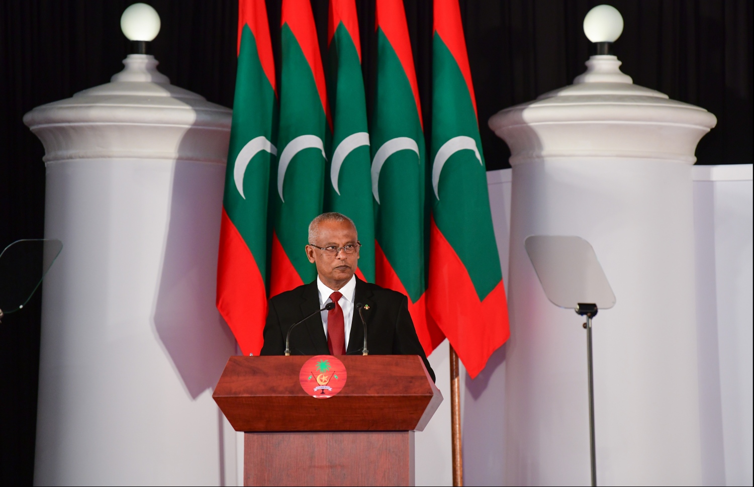 މާލެ: ނޮވެމްބަރު 10، 2019- ޖުމްހޫރީ ދުވަހުގެ މުނާސަބަތުގައި ދަރުބާރުގޭގައި ބޭއްވި ހާއްސަ ރަސްމިއްޔާތުގައި ރައީސް އިބްރާހިމް މުހައްމަދު ސޯލިހް ވާހަކަދައްކަވަނީ.---.ފޮޓޯ: ހުސައިން ވަހީދު/މިހާރު