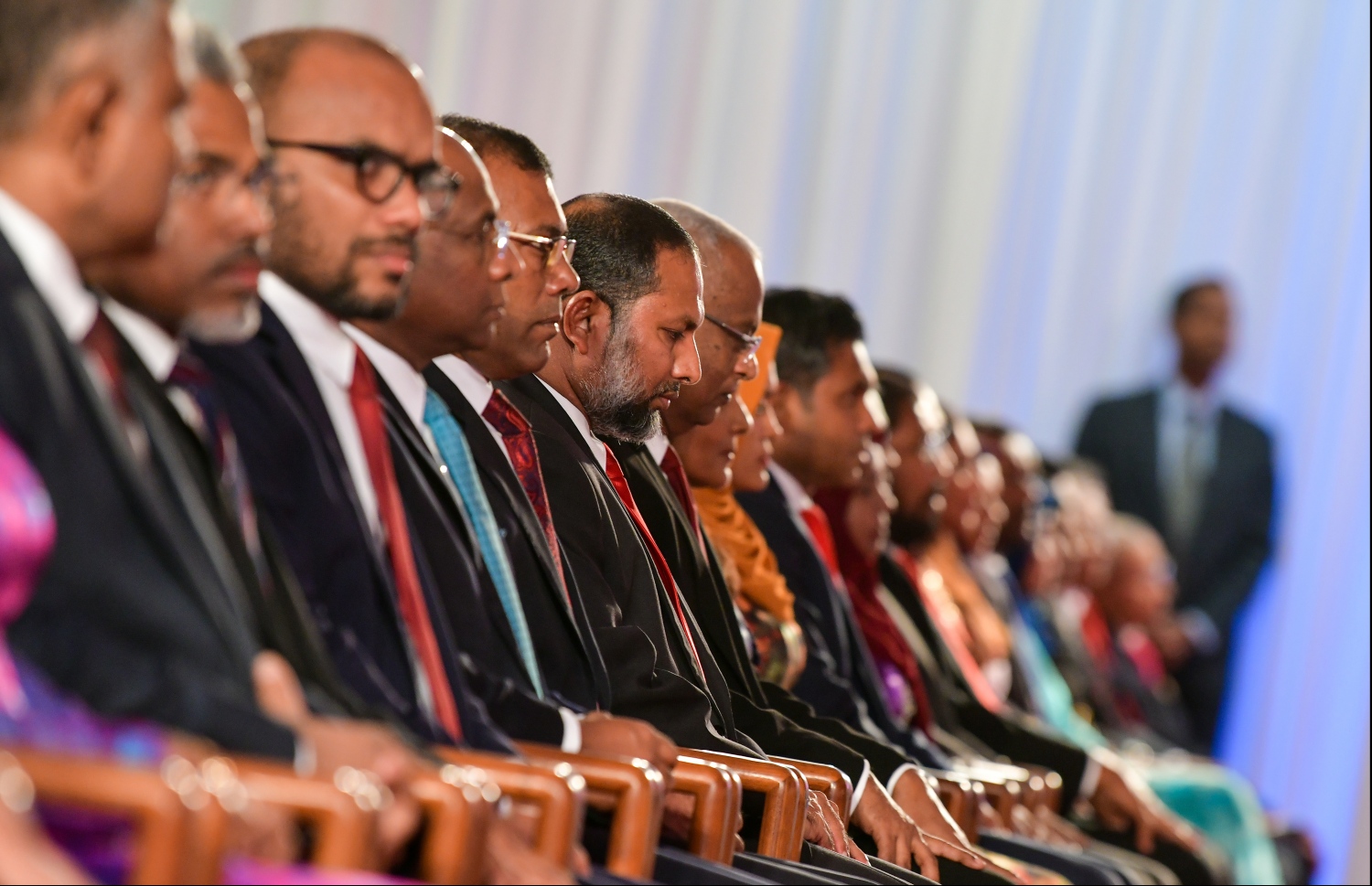 ސަރުކާރުން ބޭއްވި ޖަލްސާއެއްގައި ނަޝީދާއި އިމްރާން އަދި ސަރުކާރުގެ ބައެއް އިސްވެރިން.---ފައިލް ފޮޓޯ: މިހާރު