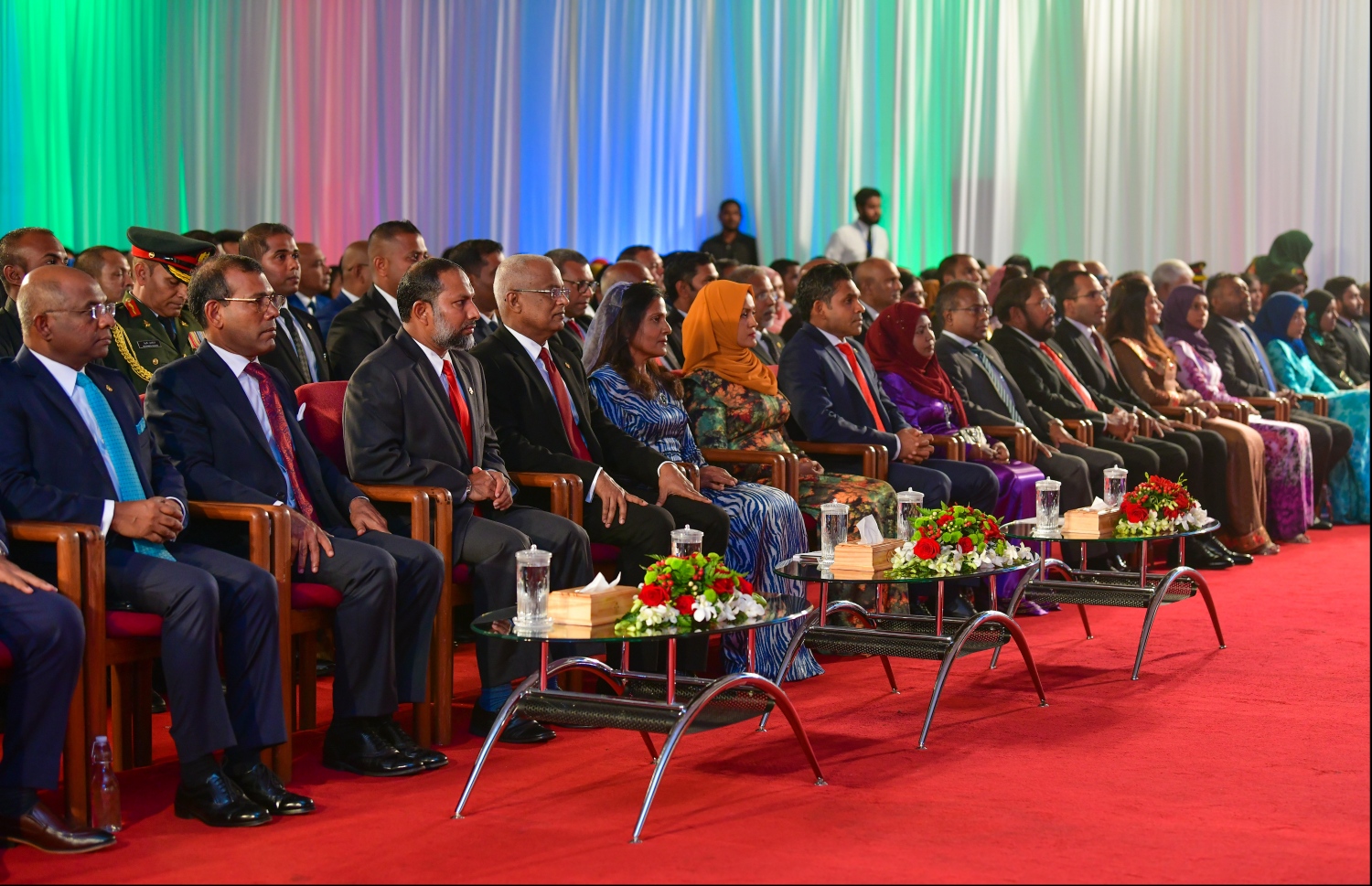 މާލެ: ނޮވެމްބަރު 10، 2019- ޖުމްހޫރީ ދުވަހުގެ މުނާސަބަތުގައި ދަރުބާރުގޭގައި ބޭއްވި ހާއްސަ ރަސްމިއްޔާތުގެ ތެރެއިން.---.ފޮޓޯ: ހުސައިން ވަހީދު/މިހާރު