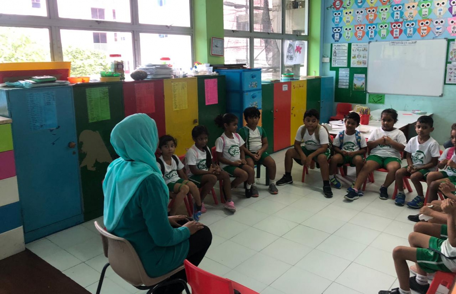 ޖެޒޫ ކްލާހުގައި ކުދިންނާ އެކު. --ފޮޓޯ/މިހާރު