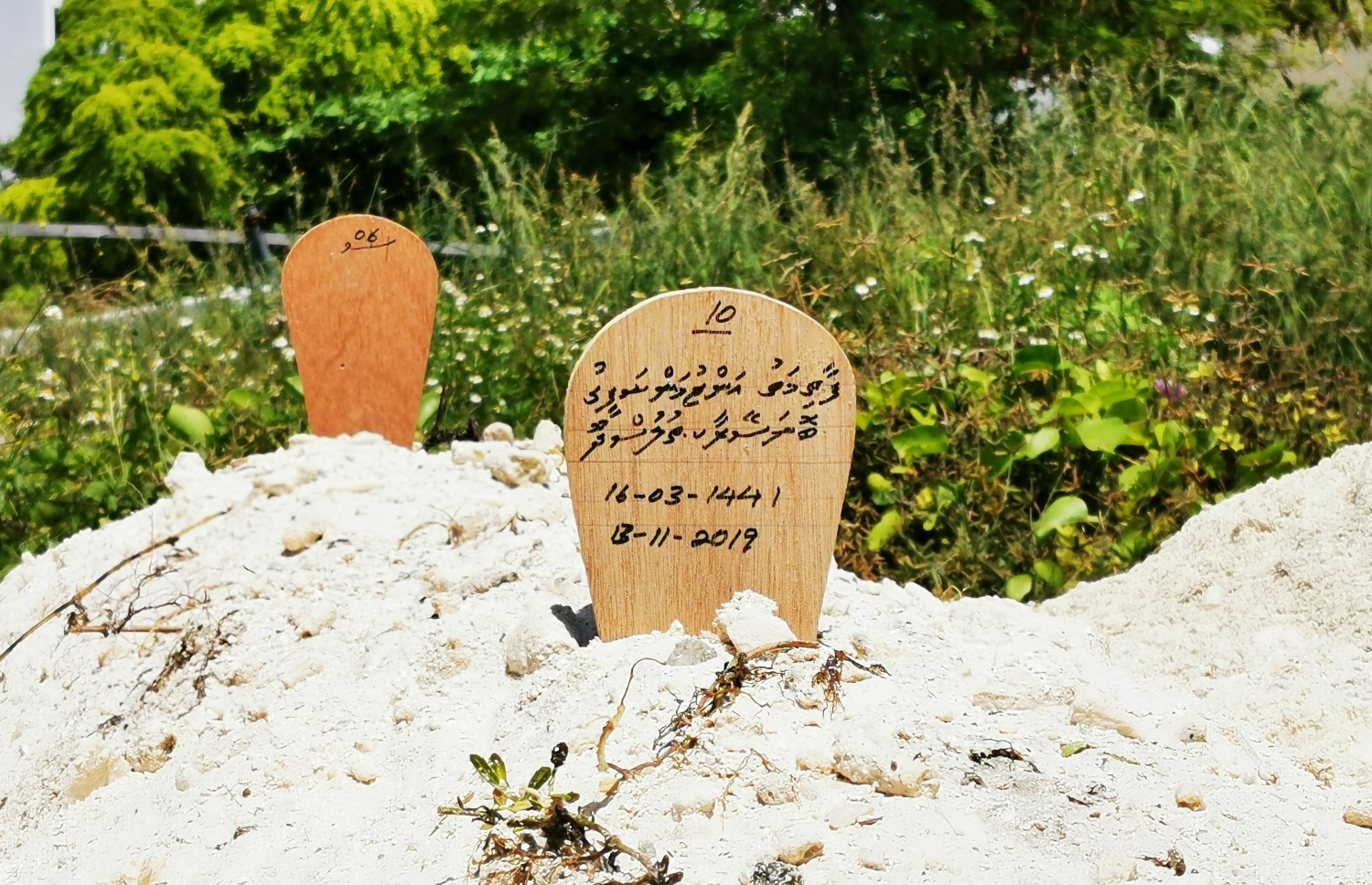 އަންޖުމްގެ މަހާނަ. އޭނާ މަރުވީ ބޮލަށް ލިބުނު ބޮޑެތި ގެއްލުމުގެ ސަބަބުން. --- ފޮޓޯ: ނިޝާން އަލީ/ މިހާރު