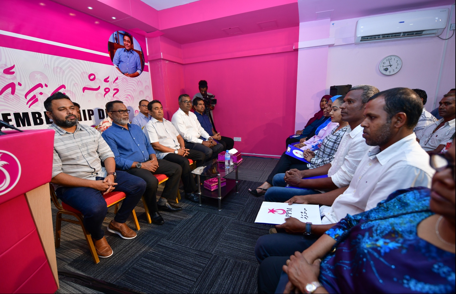 ޕީޕީއެމަށް މެމްބަރުންތަކެއް ސޮއިކުރުމަށް ބޭއްވި ޖަލްސާ. --- ފޮޓޯ: ހުސެއިން ވަހީދު/ މިހާރު