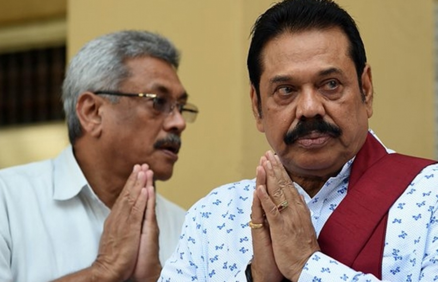 ކުރީގެ ރައީސް މަހިންދާ ރާޖަޕަކްސާ އަދި ގޯޓާބޭ.