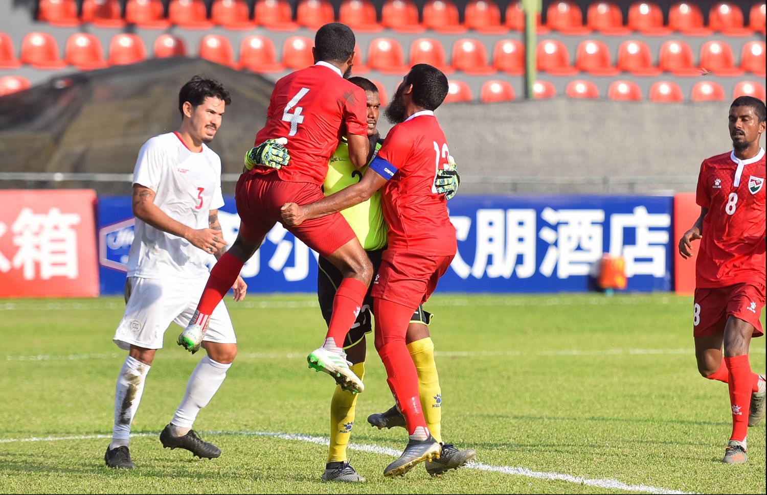 މާލެ: 14 ނޮވެމްބަރ 2019: ވޯލްޑް ކަޕް ކޮލިފައިންގައި ދިވެހިރާއްޖެ އާއި ފިލިޕީންސް ބައްދަލުކުރި މެޗުގެ ތެރެއިން: މިމެޗު 2-1 އިން ކާމިޔާބުކުރީ ފިލިޕީންސް . -ފޮޓޯ:ހުސެއިން ވަހީދު /މިހާރު