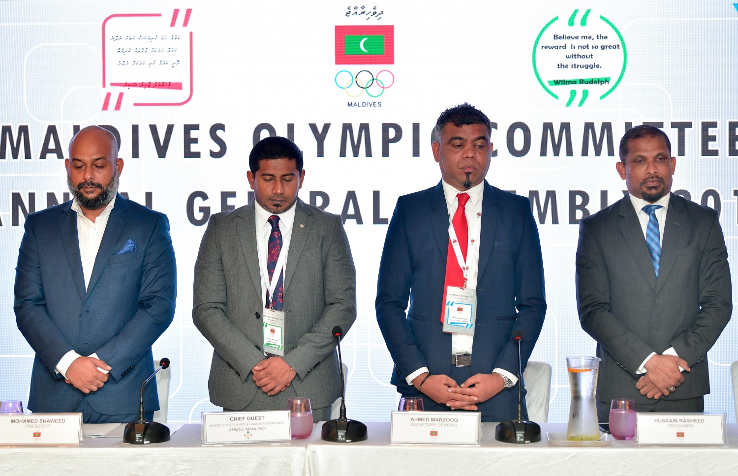 އޮލިމްޕިކް ކޮމިޓީގެ އަހަރީ އާންމު ޖަލްސާގެ ތެރެއިން: (ކ.ވ). އޮލިމްޕިކް ކޮމިޓީގެ ހަޒާންދާރު ހުސެއިން ރަޝީދު، ސެކްރެޓަރީ ޖެނެރަލް މަރުޒޫގް، ސްޕޯޓްސް މިނިސްޓަރު މަހުލޫފް އަދި އޮލިމްޕިކް ކޮމިޓީގެ ރައީސް ޝަވީދު. -- ފޮޓޯ: ނިޝާން އަލީ/ މިހާރު