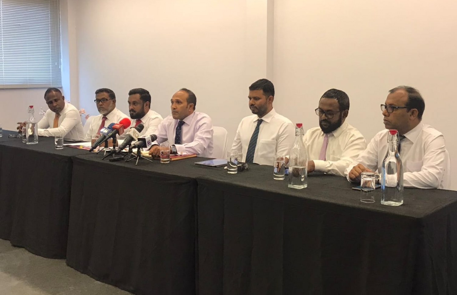 ކުރީގެ ރައީސް އަބްދުﷲ ޔާމީންގެ ވަކީލުންގެ ޓީމުން ބޭއްވި ނޫސް ކޮންފަރެންސް.