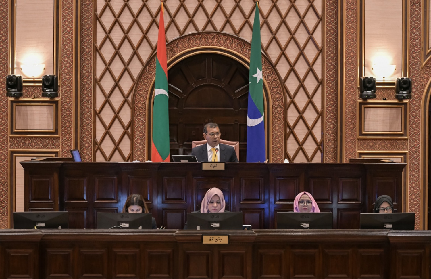 ރައްޔިތުންގެ މަޖިލިހުގެ މިއަދުގެ ޖަލްސާގެ ރިޔާސަތު، މަޖިލިހުގެ ރައީސް މުހައްމަދު ނަޝީދު ބަލަހައްޓަވަނީ. --- ފޮޓޯ: މަޖިލިސް