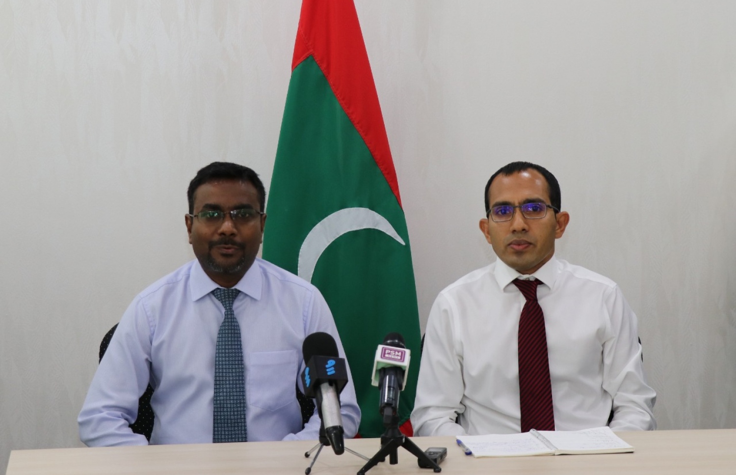 މިއަދުގެ ހަފްލާގައި މިނިސްޓަރު މަލީހް ނޫސްވެރިންނާ ވާހަކަ ދައްކަވަނީ.---ފޮޓޯ: ކޮމިއުނިކޭޝަން މިނިސްޓްރީ