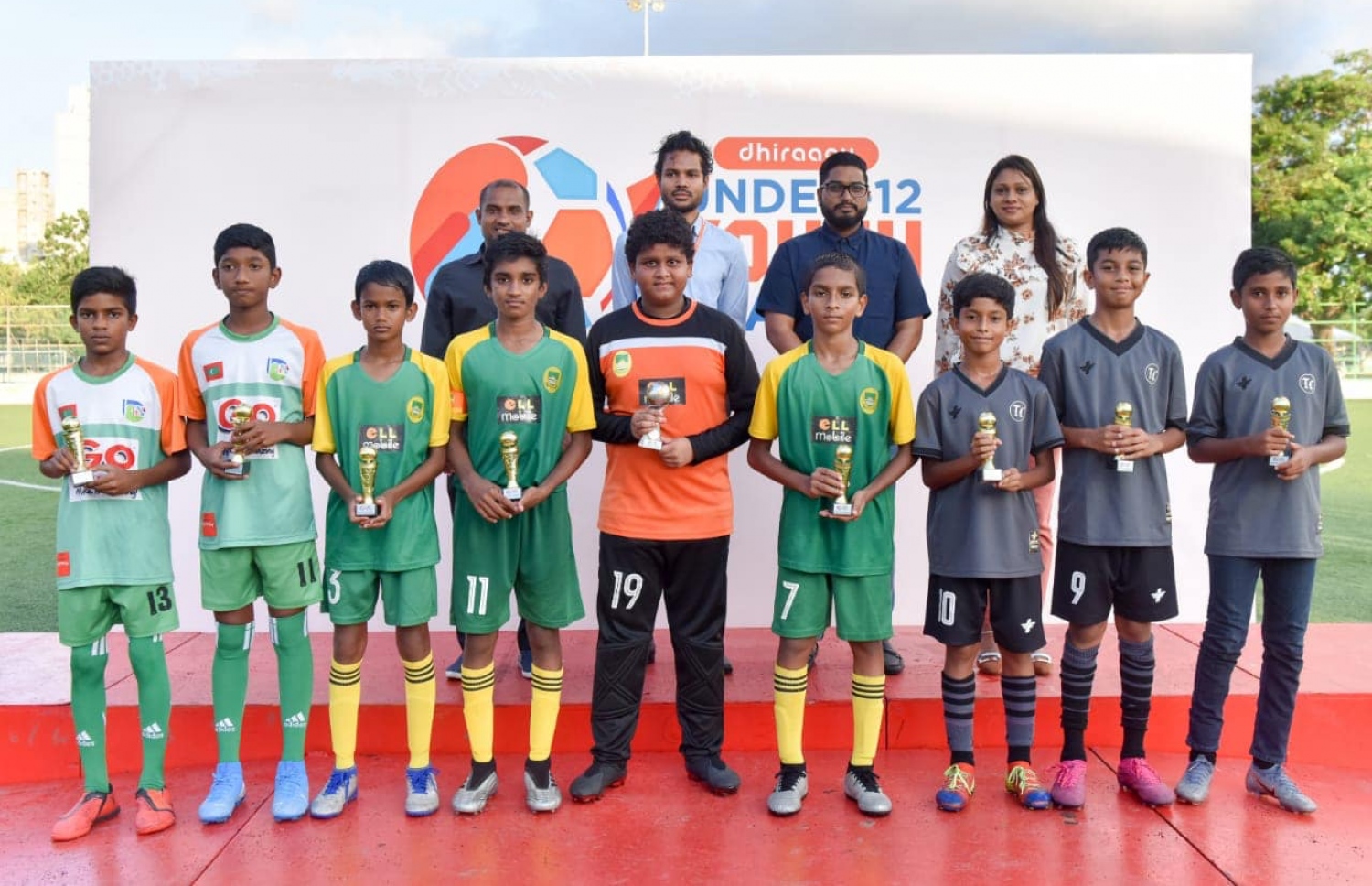 12 އަހަރުން ދަށުގެ ޔޫތު ލީގުގެ އެންމެ މޮޅު ނުވަ ކުޅުންތެރިން. -- ފޮޓޯ: އެފްއޭއެމް