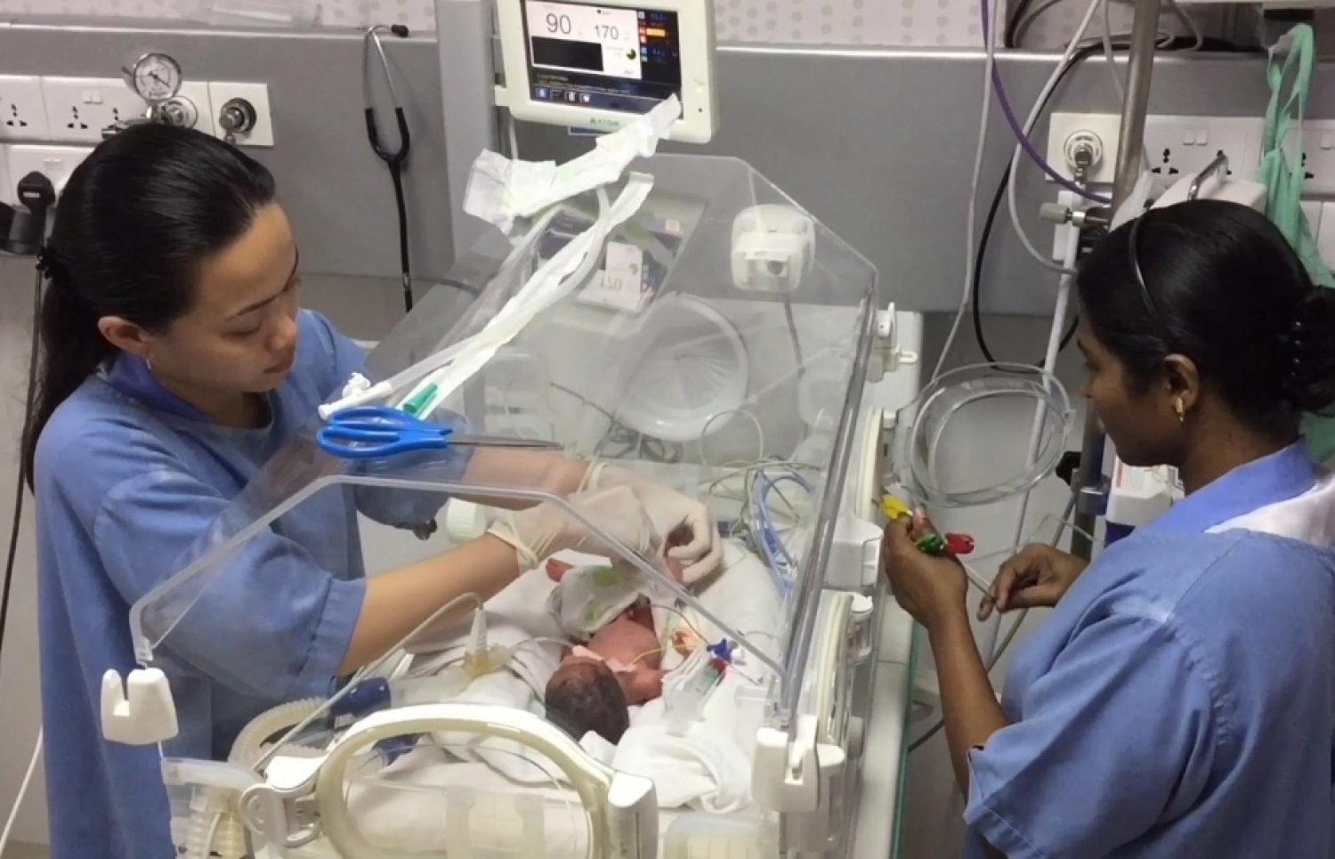 އެންއައިސީޔޫގައި ތުއްތު ކުއްޖަކަށް ފަރުވާ ދެނީ: ދުވަސް ނުފުރާ ވިހާ ކުދިންގެ ތެރެއިން ގިނަ ކުދިންގެ ފުރާނަ ސަލާމަތް ކުރެވޭ